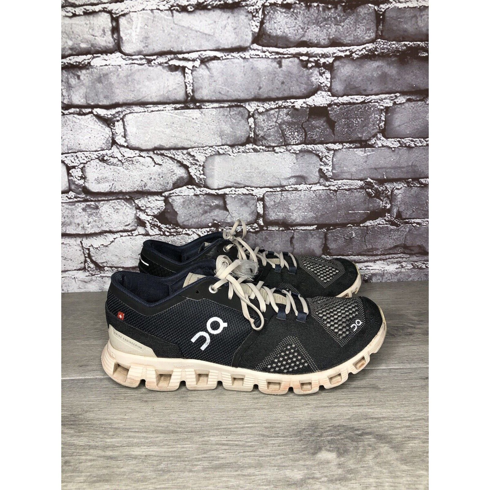 On On Cloud Black White Comfort Gym Lace Up Running Shoes Women Size US 8.5 / IT 38.5 - 3 Thumbnail