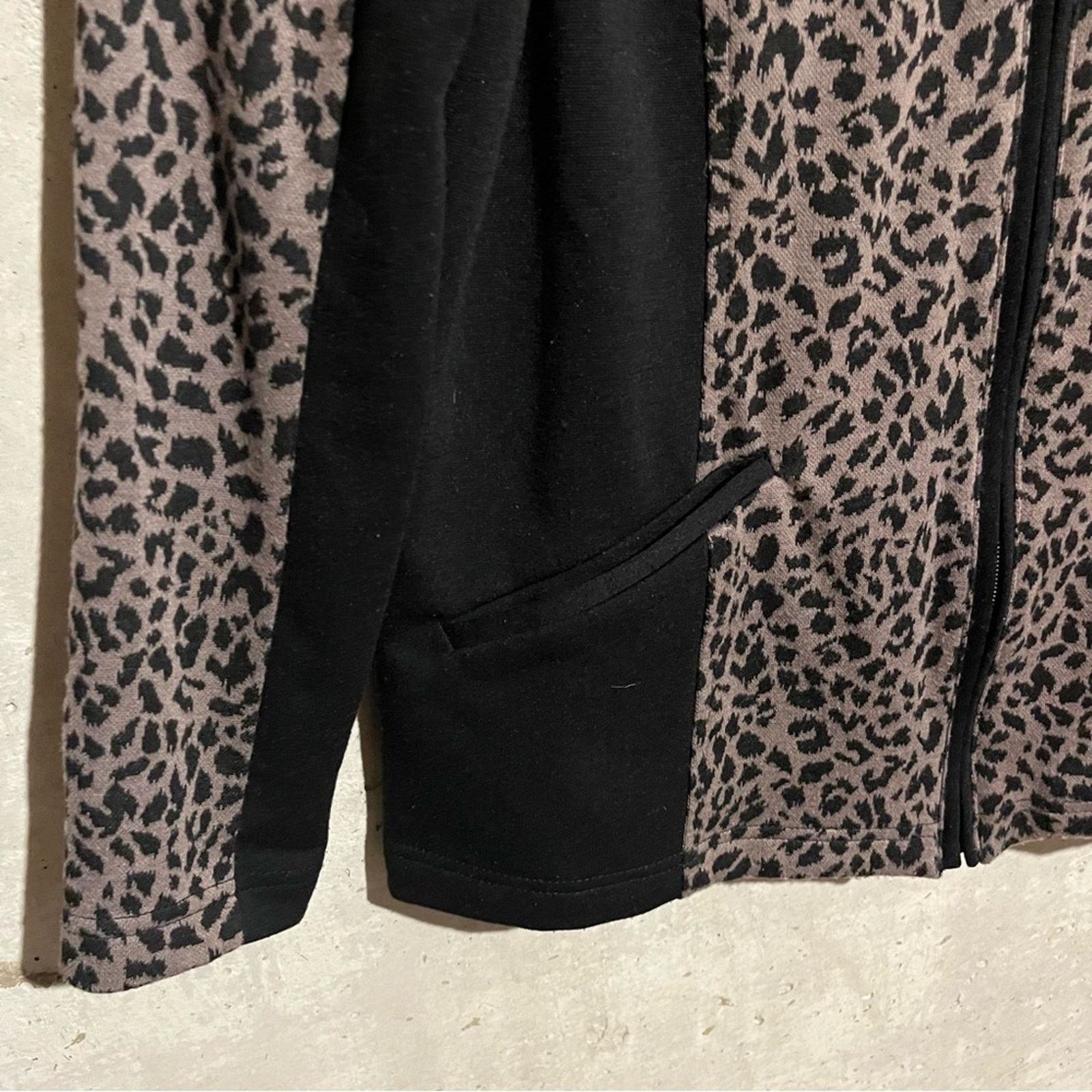 Chicos Weekends By Chicos Zip Up Leopard Print Track Jacket ~ Sz M Size M / US 6-8 / IT 42-44 - 3 Thumbnail