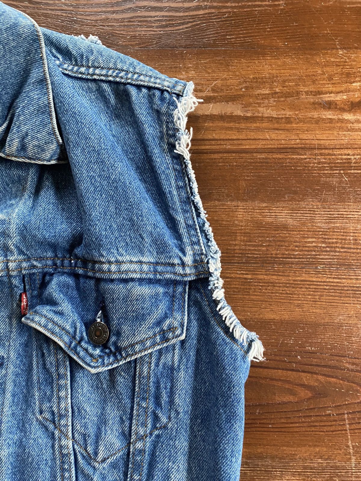 Levi's Vintage 80’s Levi’s Distressed Thrash Style Denim Jean Vest Size US S / EU 44-46 / 1 - 8 Thumbnail