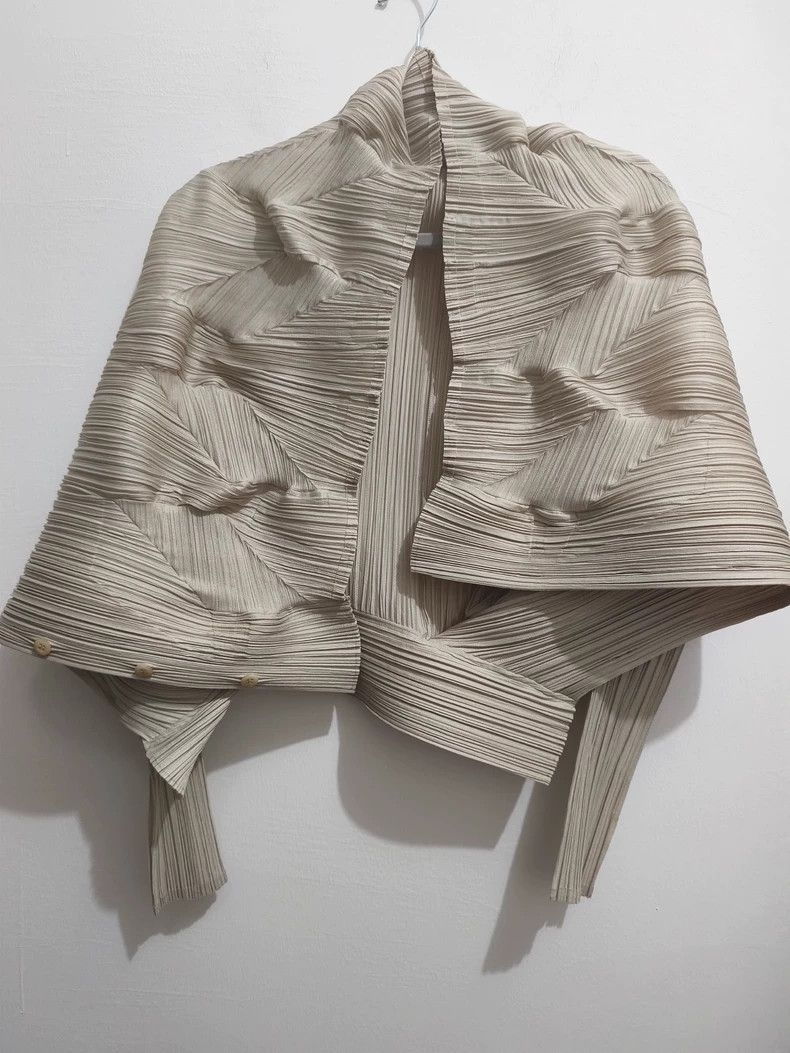Issey Miyake Issey Miyake size:3 Beige flower bud cardigan Size XS / US 0-2 / IT 36-38 - 1 Thumbnail