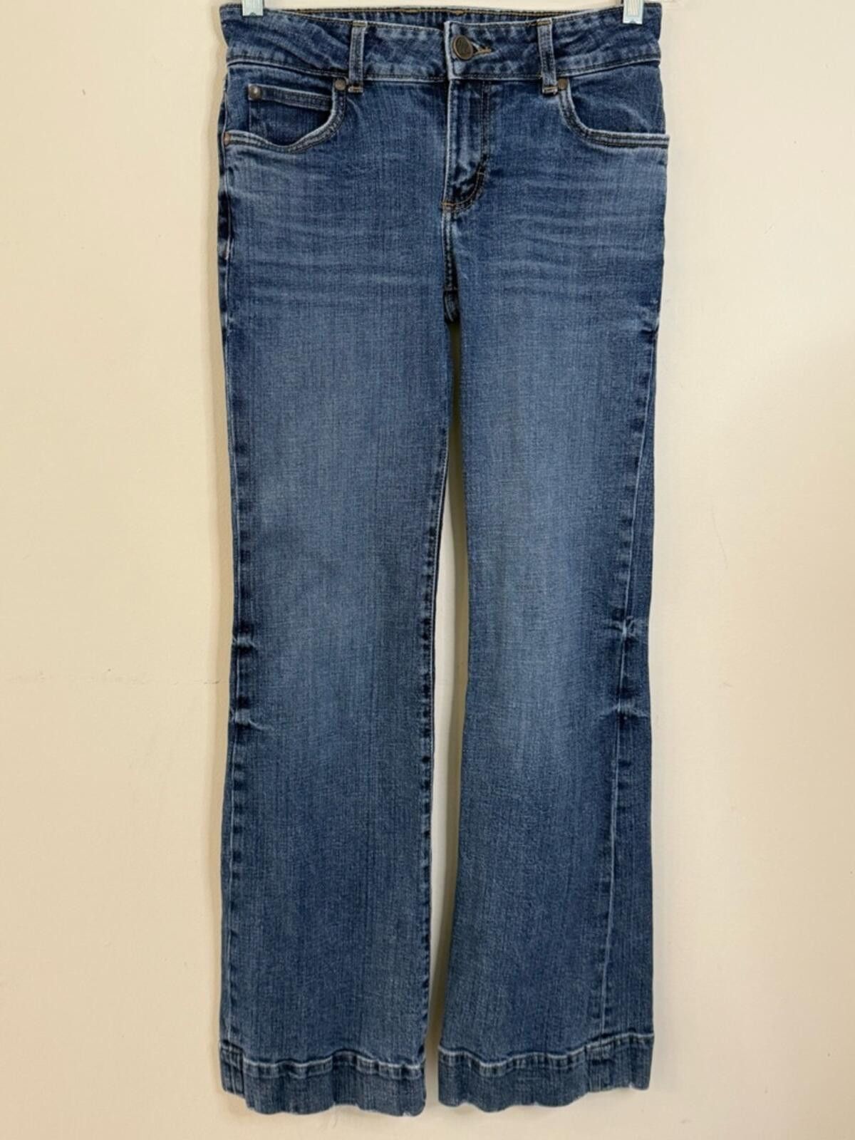 Wrangler Wrangler Cowgirl denim jeans straight leg distressed 3x32” Size 30" / US 8 / IT 44 - 1 Thumbnail