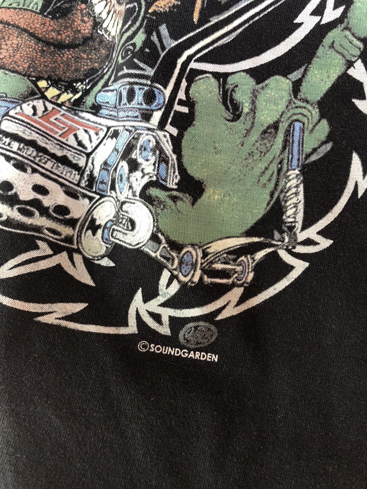 Band Tees Thrashed Vintage Badmotorfinger Fingaz4Life Sun Faded Tee Size US L / EU 52-54 / 3 - 8 Thumbnail