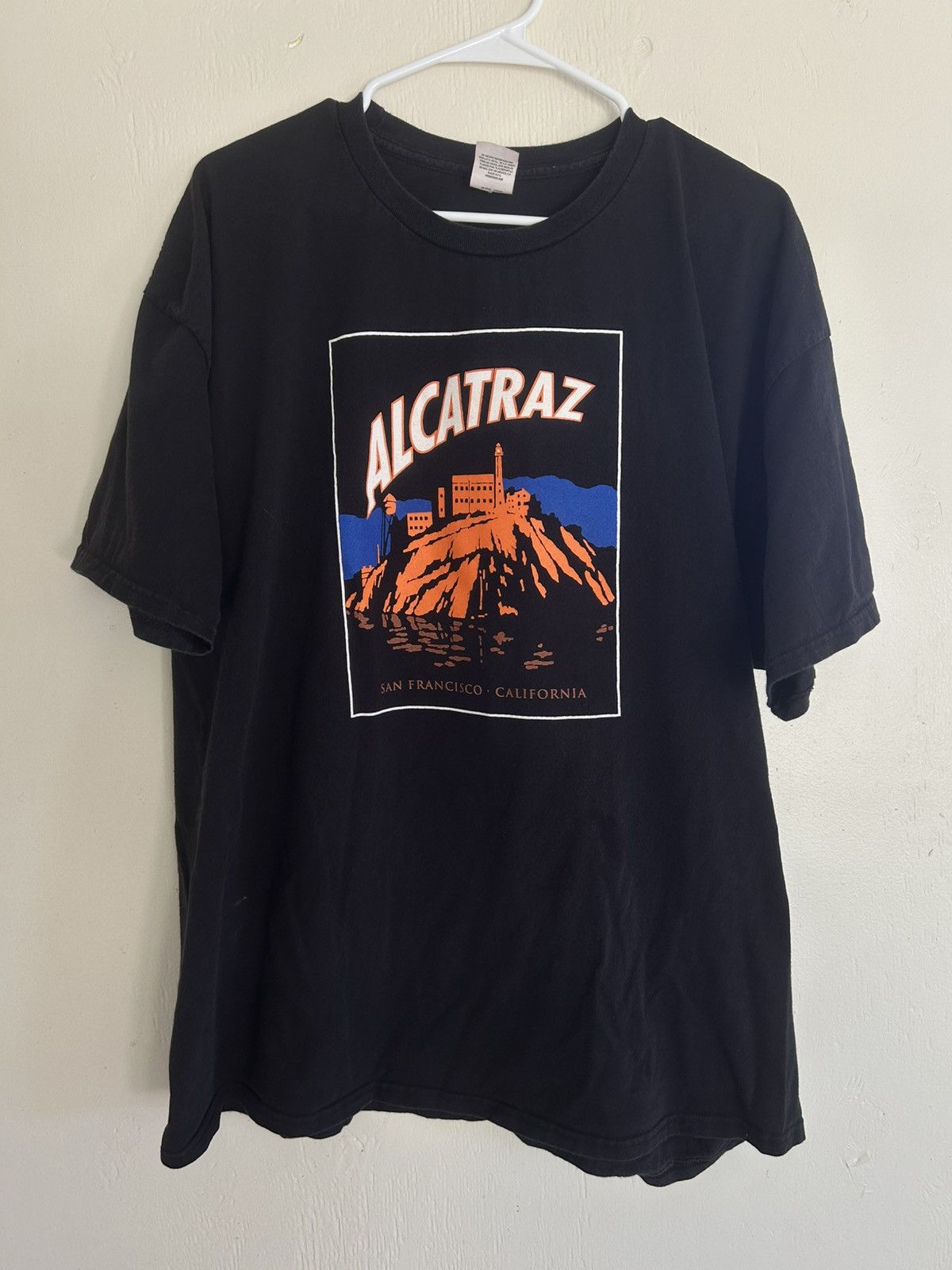 Vintage Alcatraz Island Penitentiary San Fran California Tshirt Size US XXL / EU 58 / 5 - 1 Thumbnail