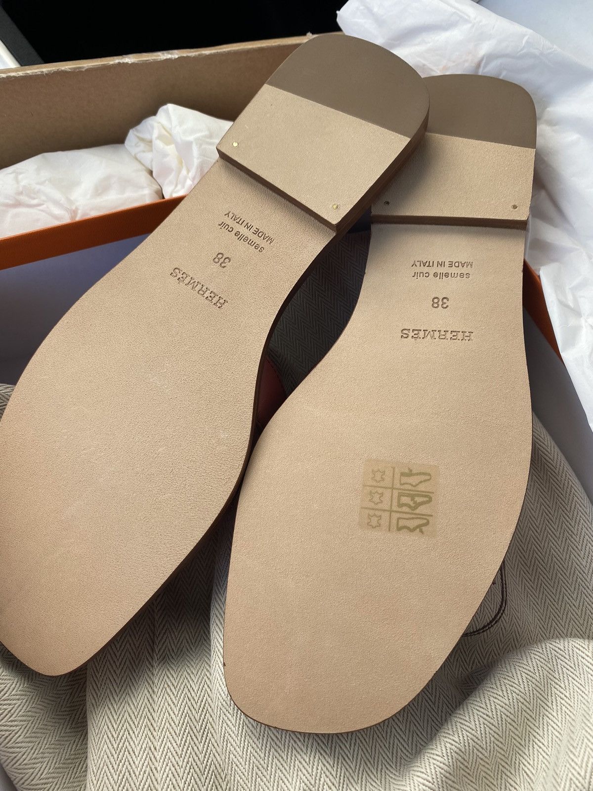 Hermes Hermes authentic Oran sandal size 38 Orange Brûlée Color Size US 7 / IT 37 - 6 Thumbnail