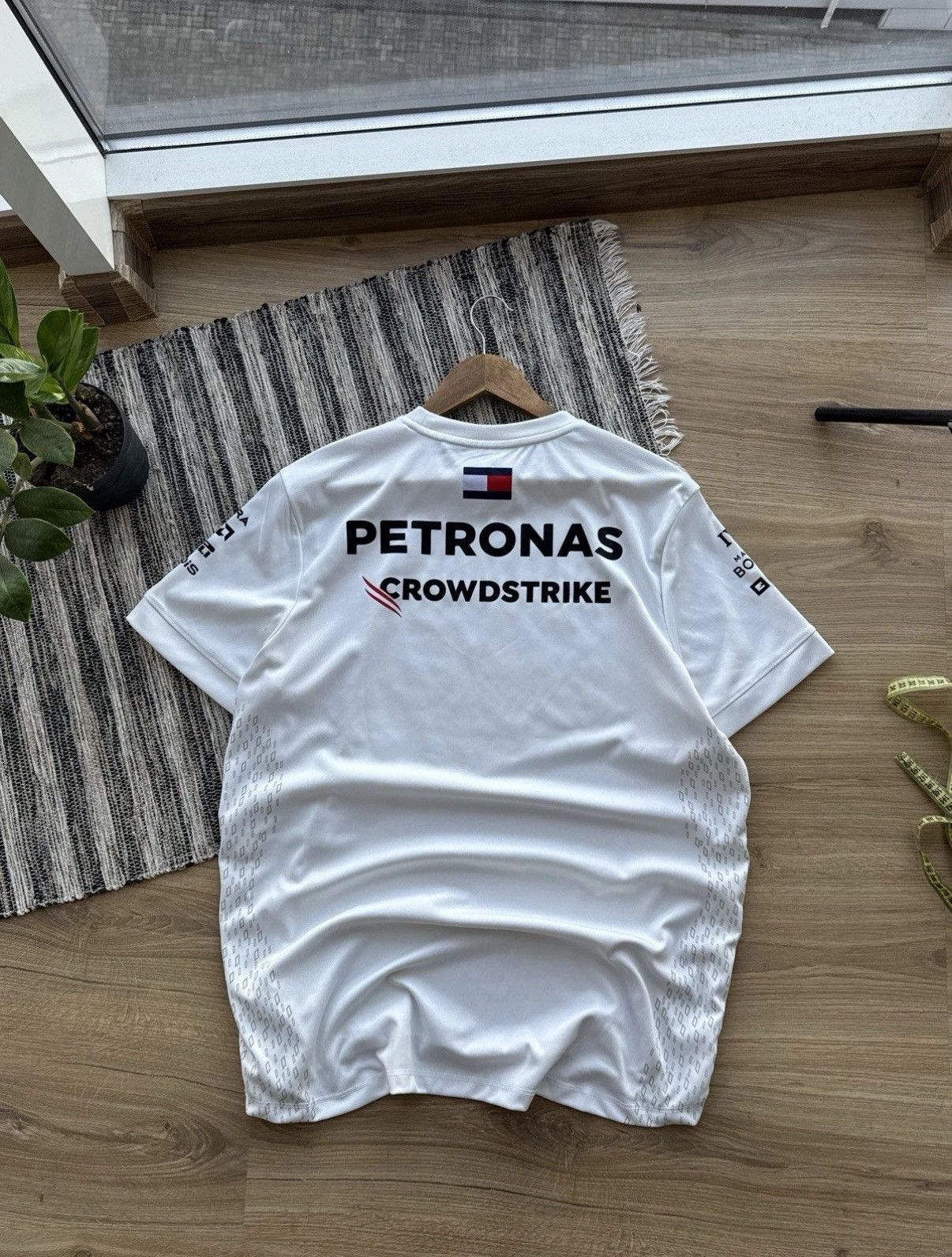 Mercedes-Benz Mercedes AMG Formula One Team Petronas Racing T Shirt Jersey Size US L / EU 52-54 / 3 - 4 Thumbnail