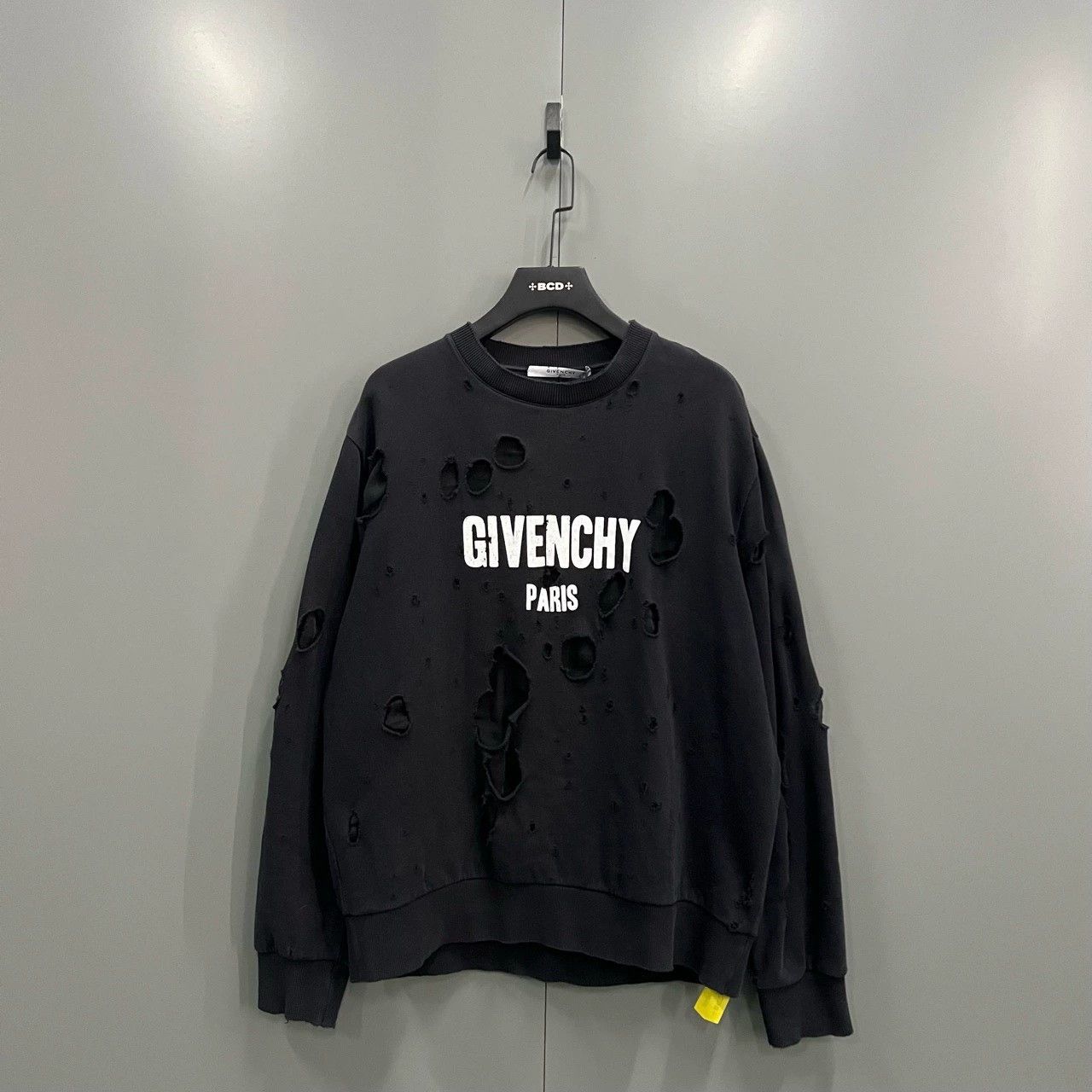 Givenchy givenchy distressed logo sweatshirt size large Size US L / EU 52-54 / 3 - 1 Thumbnail