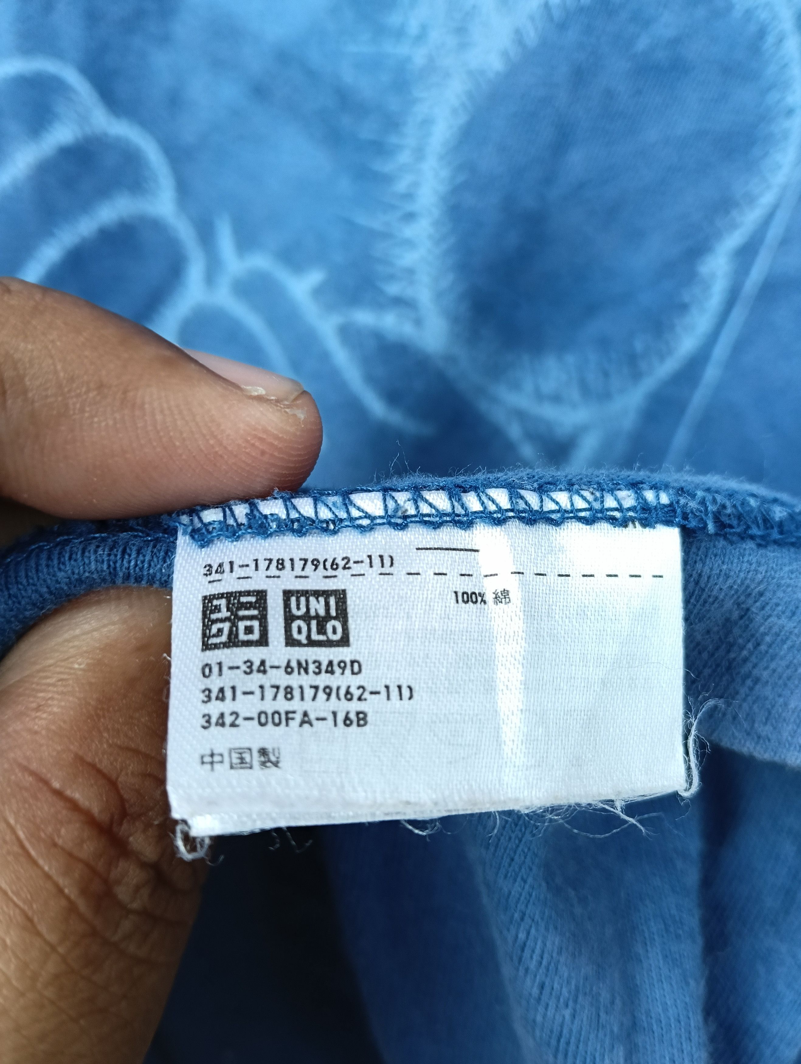 Kaws × Uniqlo KAWS X UNIQLO T-SHIRT. Size US M / EU 48-50 / 2 - 2 Thumbnail