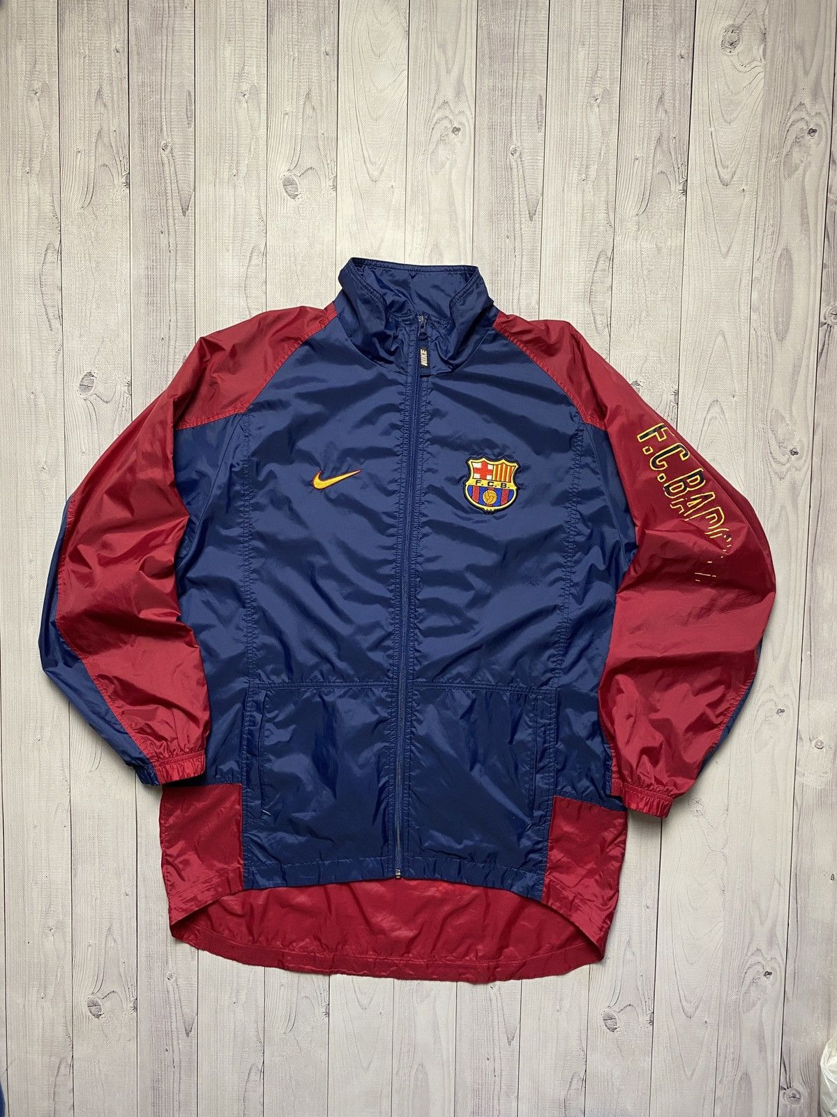 Nike Vintage Barcelona Nike light jacket big logo Size US L / EU 52-54 / 3 - 2 Thumbnail
