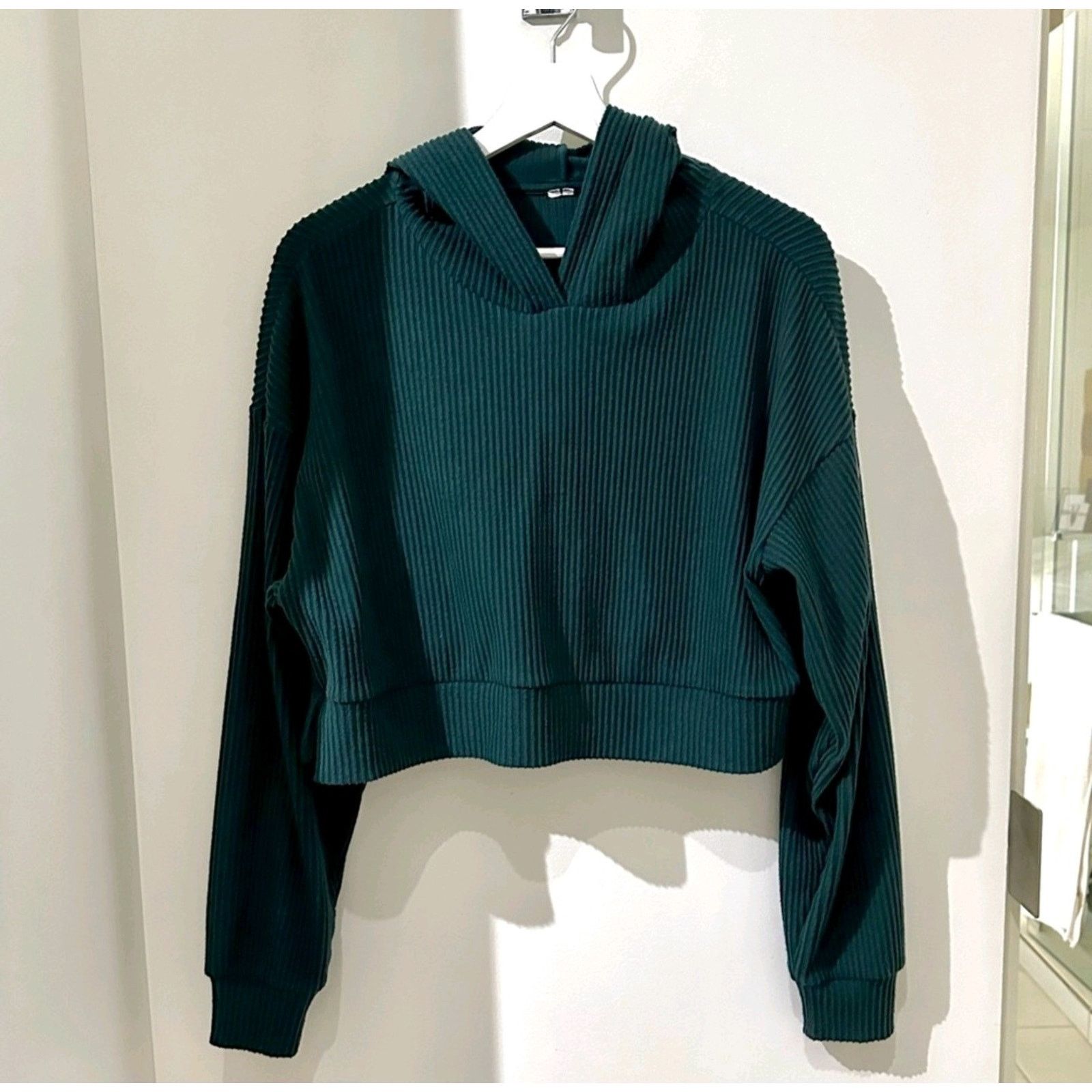 Alo Alo Yoga Women’s Green Muse Hoodie Cropped Size XS Size XS / US 0-2 / IT 36-38 - 4 Thumbnail