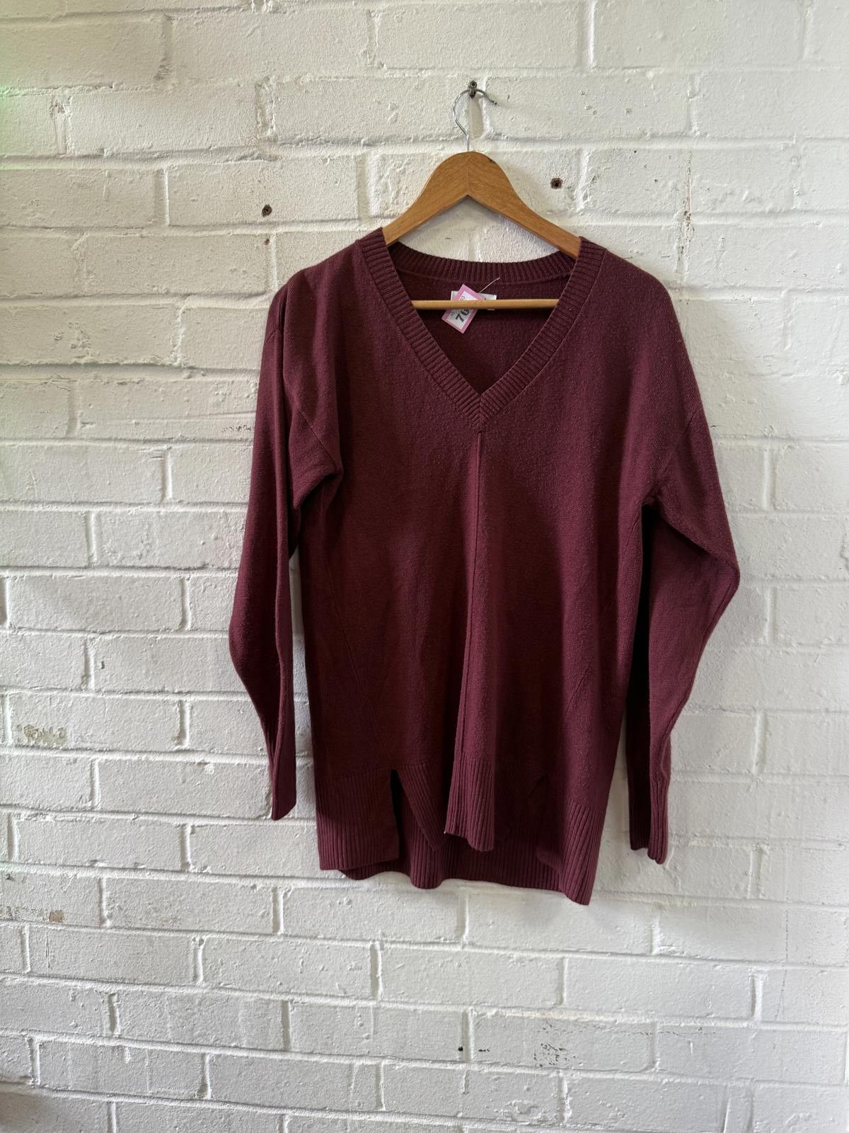 Designer Papaya Women's Burgundy V-Neck Sweater Size 12 Size XL / US 12-14 / IT 48-50 - 1 Thumbnail