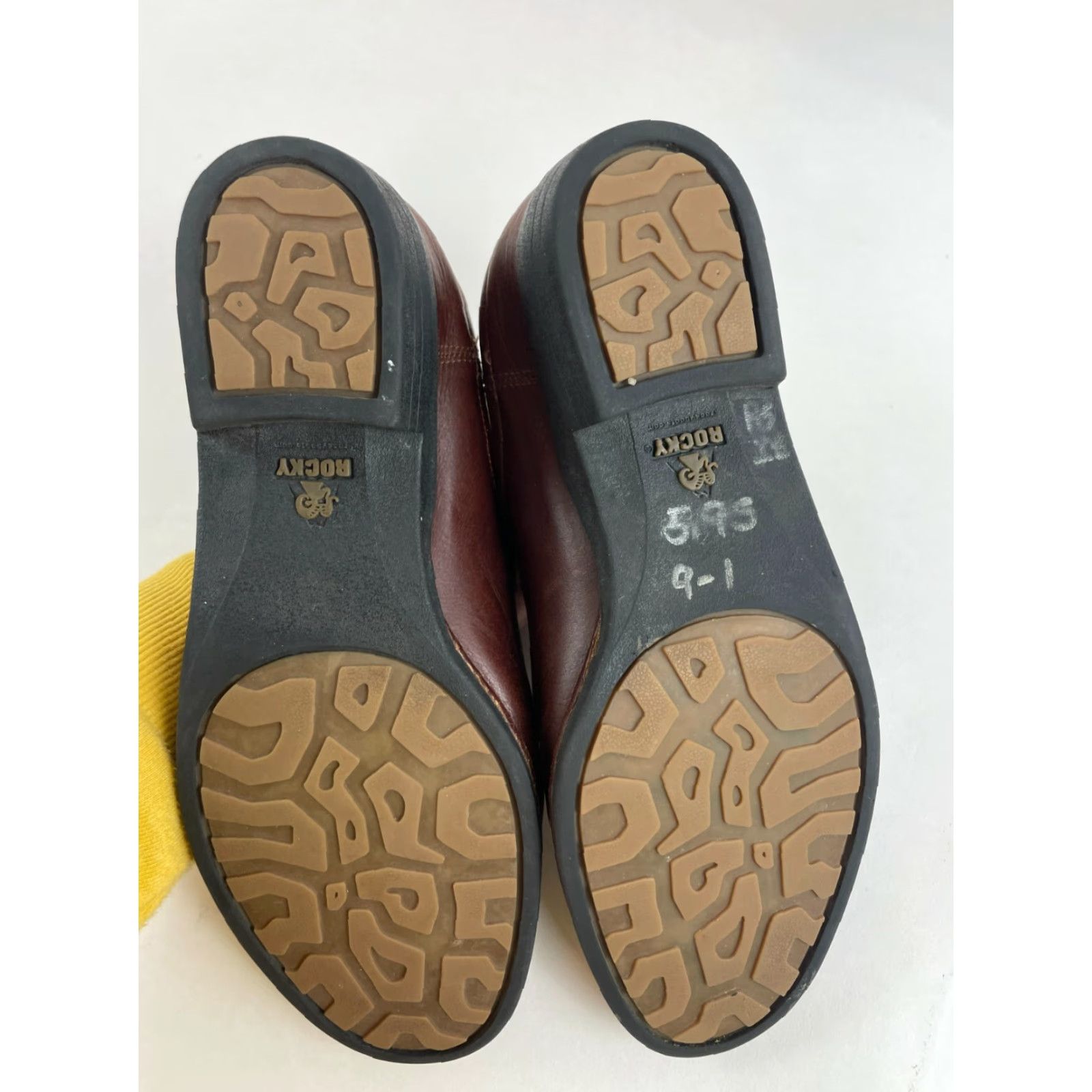 Vintage ROCKY Shoes Women's Size 8.5 Brown Leather Casual Slip On Cap Toe Embroidered Size ONE SIZE - 7 Thumbnail