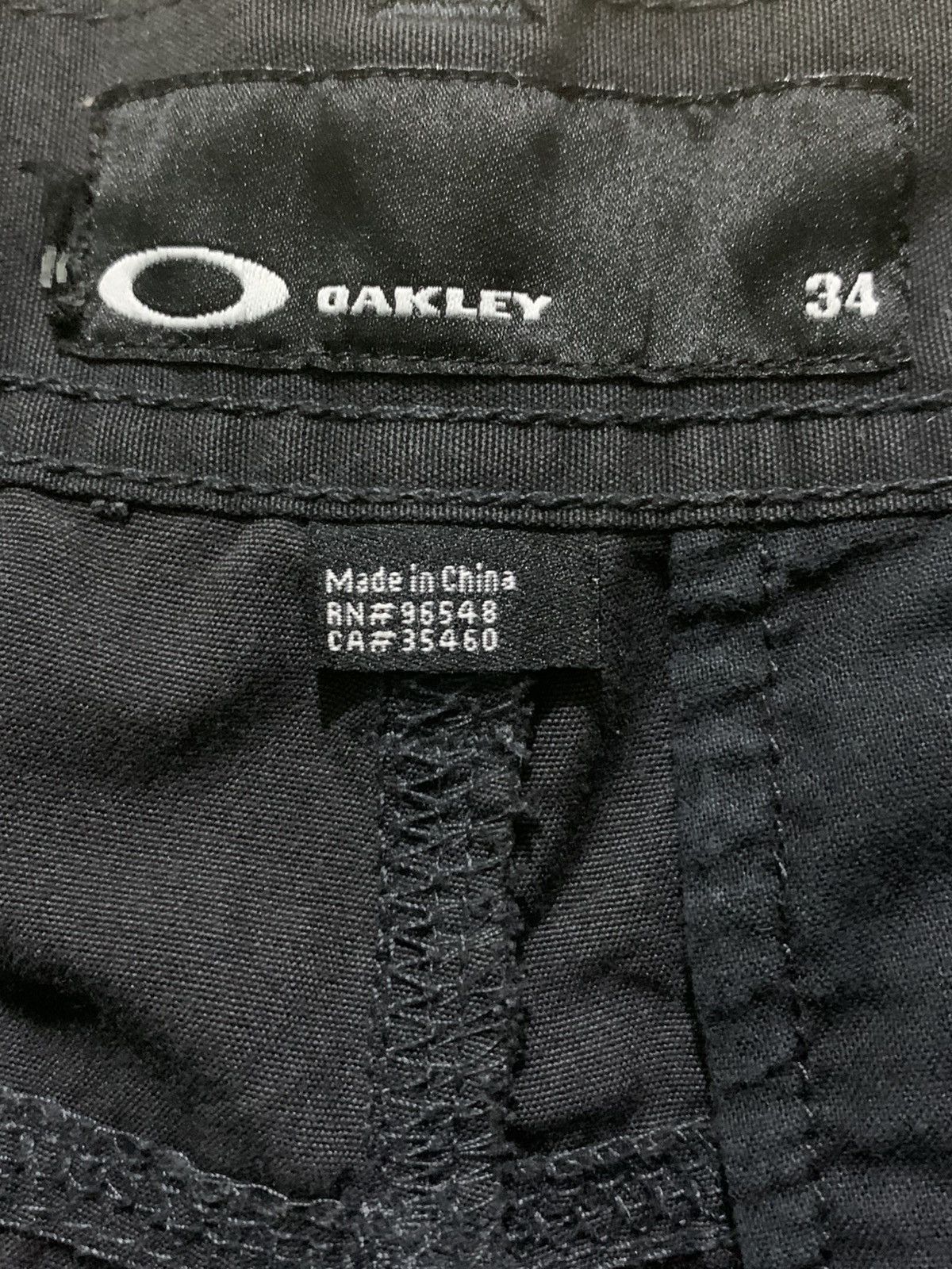 Oakley 🌑BLACKFRIDAY🌑 Vintage Y2K Oakley Cargo Shorts Size US 34 / EU 50 - 4 Thumbnail