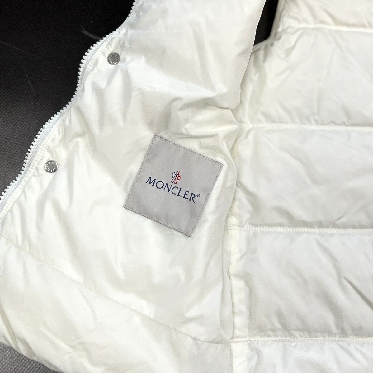 Moncler Auth Women’s Moncler White Casual Puffer Vest - 164cm - Xs/S Size XS / US 0-2 / IT 36-38 - 18 Thumbnail