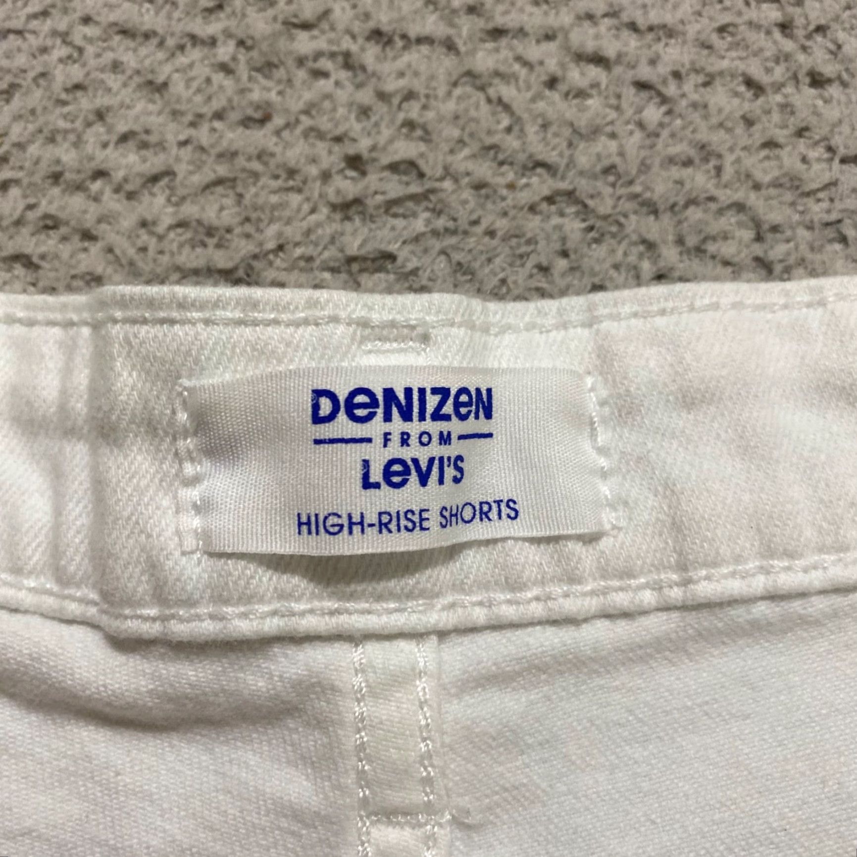 Levi's Nike Levi's Womens Jean Shorts White Denim High Rise 3" Inseam Cut Off 16 Womens Jeans Shorts Light Wash Stretch Denim 5-Pocket Vintage No XS? Size 38" / US 16 / IT 52 - 3 Thumbnail