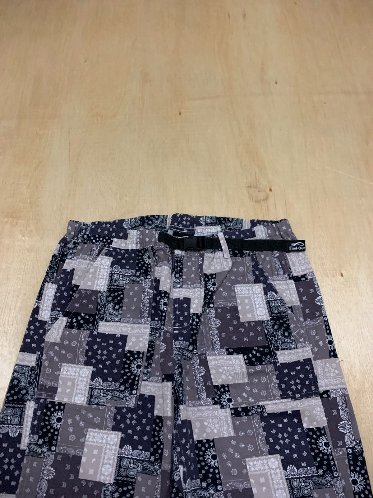 20471120 × Japanese Brand Bandana Find-Out Short pants Size US 33 - 2 Thumbnail