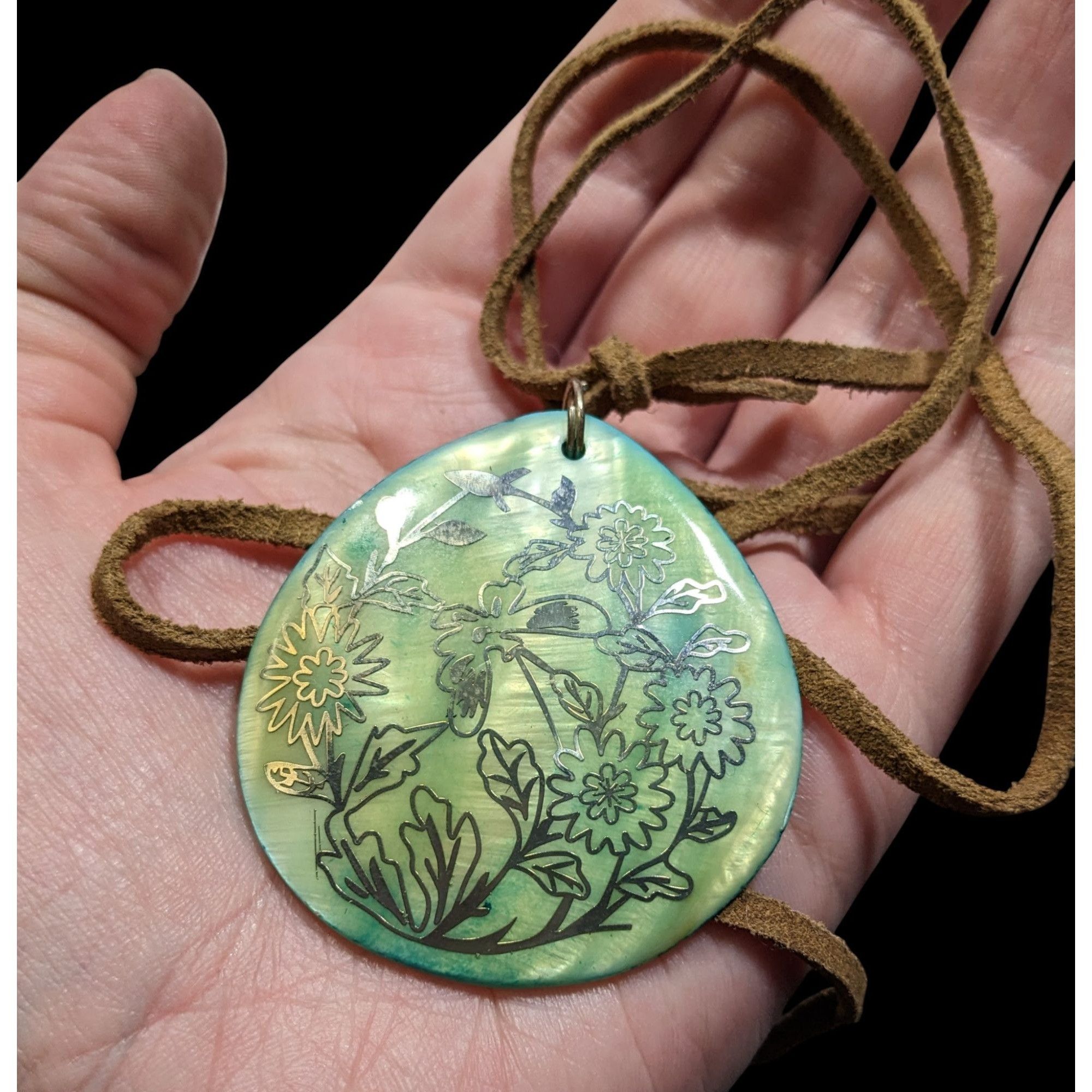Handmade Handmade Floral Shell Pendant Necklace With Suede Cord Size ONE SIZE - 3 Thumbnail