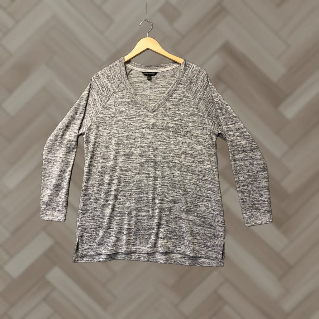 Banana Republic BANANA REPUBLIC Sweater Womens L Gray Solid Pullover V-Neck Long Sleeve Classic Preppy Knit Stretch Lightweight Size L / US 10 / IT 46 - 1 Thumbnail