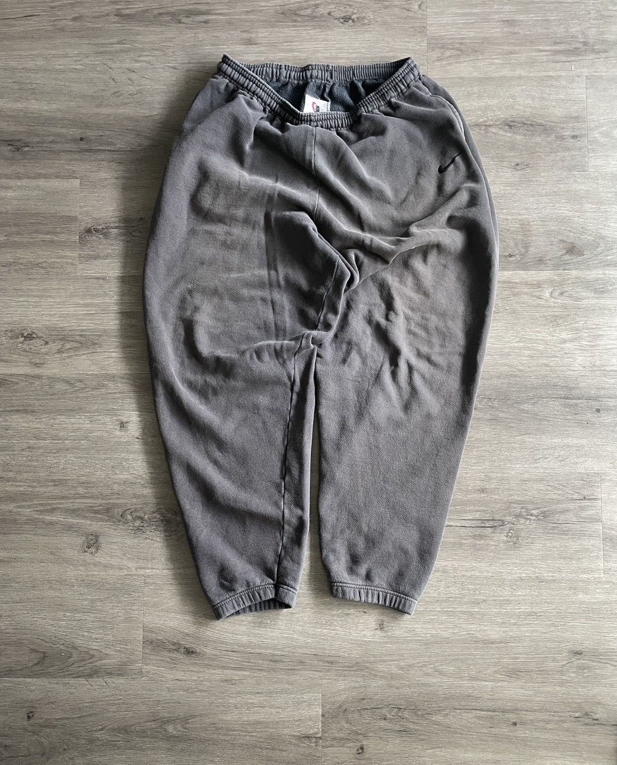 Nike Vintage 90’s Nike USA “Sun faded” Baggy Sweat Pants (Sz.XL) Size US 36 / EU 52 - 1 Thumbnail