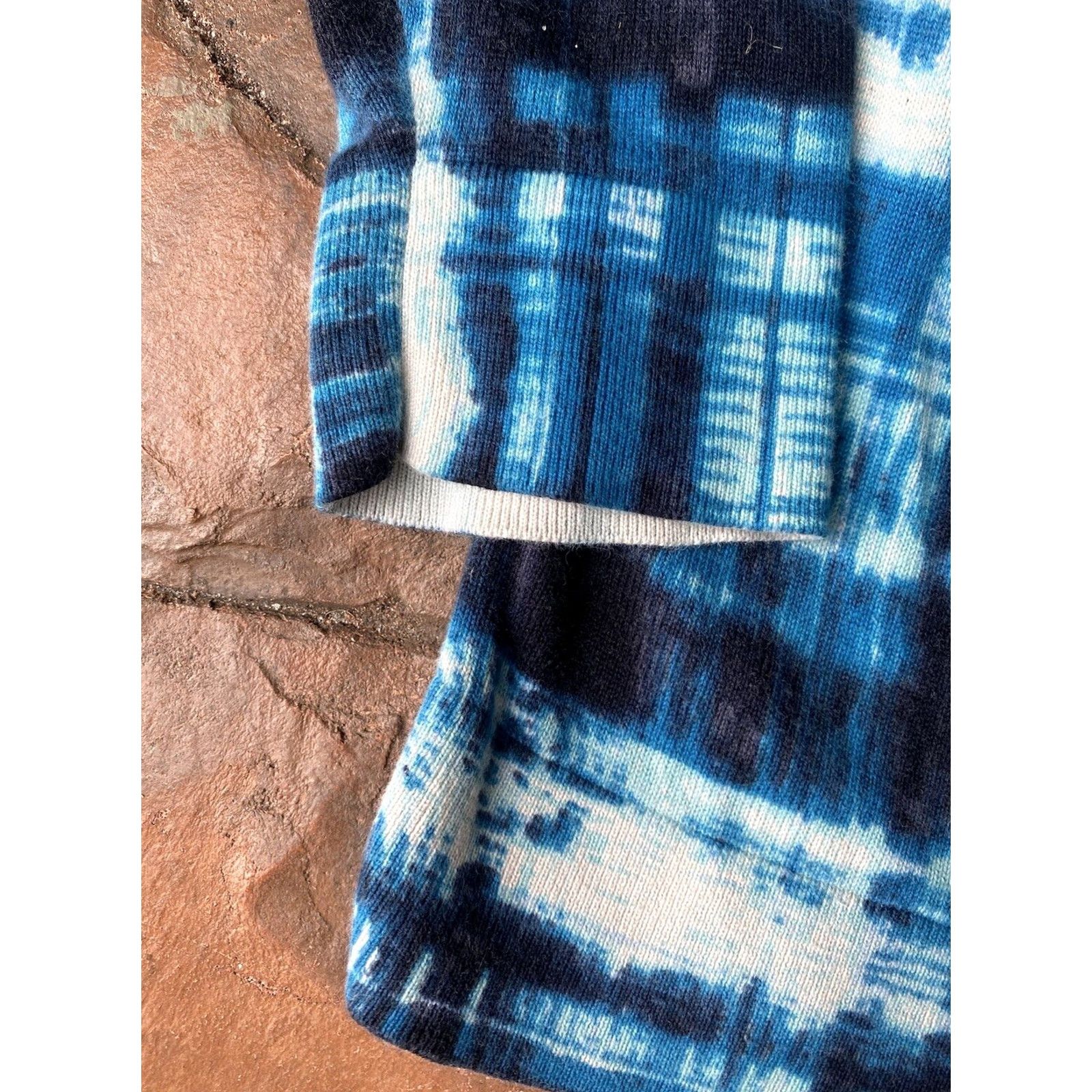 Pendleton VINTAGE Pendleton Cardigan Sweater Geometric Blue Wool Button Round Neck Long Sleeve Medium Womens Size M / US 6-8 / IT 42-44 - 4 Thumbnail