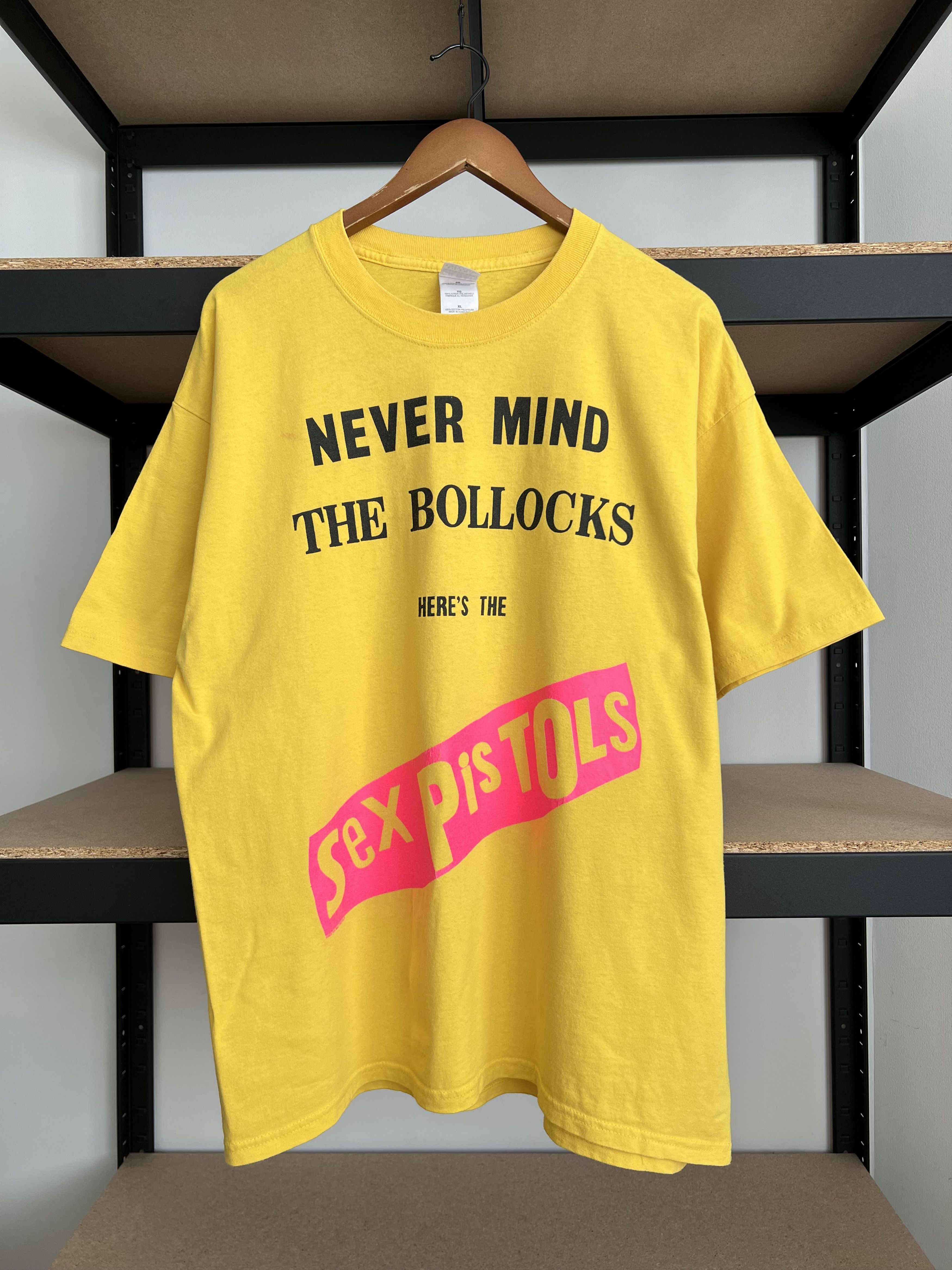 Band Tees Vintage 2003 Sex Pistols Never Mind the Bollocks T-shirt Size US XL / EU 56 / 4 - 1 Thumbnail