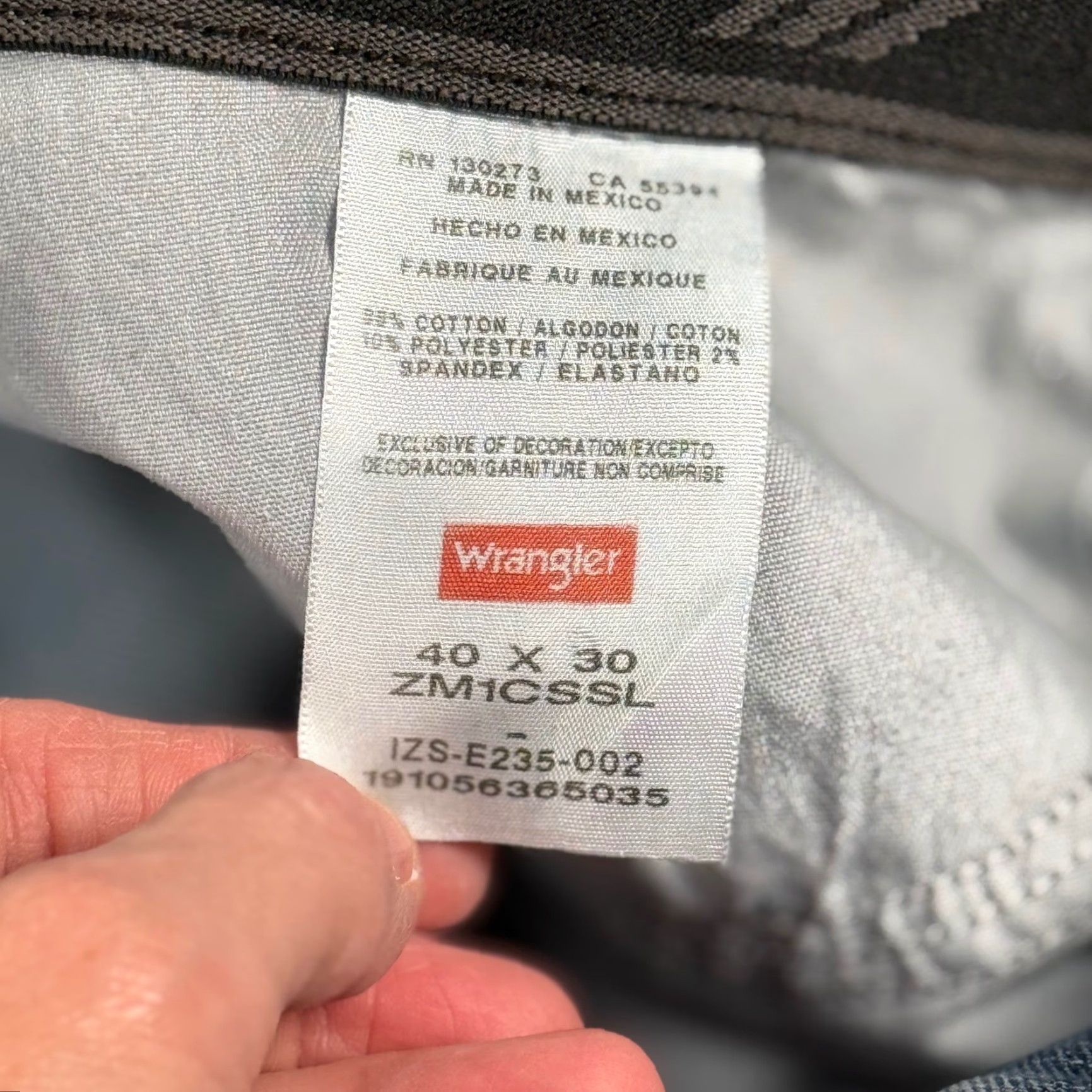 Wrangler VINTAGE? Nope. Wrangler Mens Jeans 40x30 Blue Classic Straight Leg Denim Pants Workwear Cowboy Size US 40 / EU 56 - 5 Thumbnail