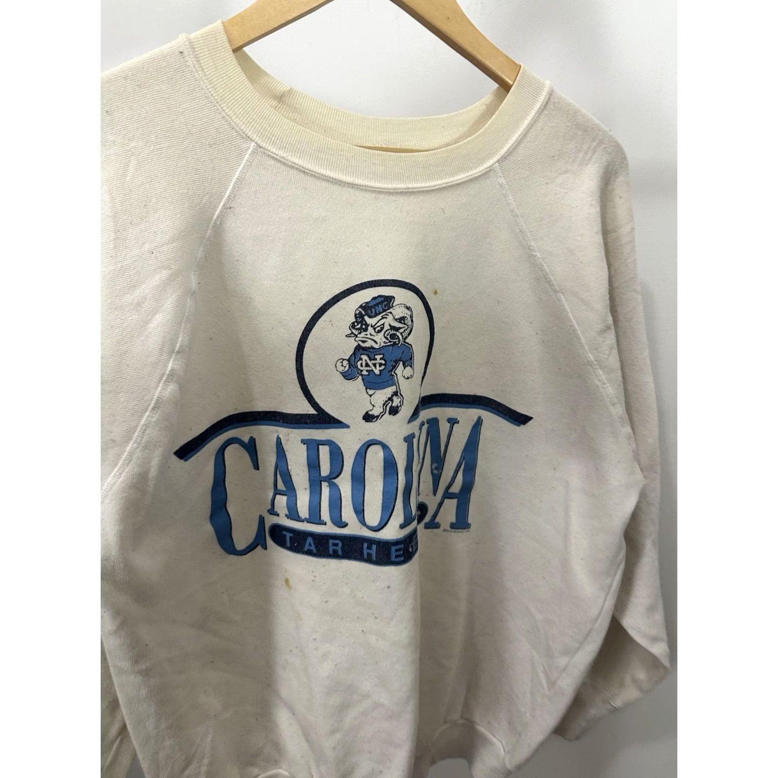 Vintage VTG 80s UNC Carolina Tar Heels Raglan Distressed Worn Sweatshirt Size L Mens Cream Size US L / EU 52-54 / 3 - 3 Thumbnail
