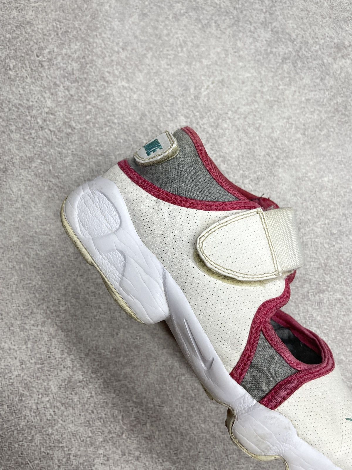 Nike Vintage Nike Rift Tabi Sandals Sneakers Shoes Swoosh White Size US 6 / IT 36 - 9 Thumbnail