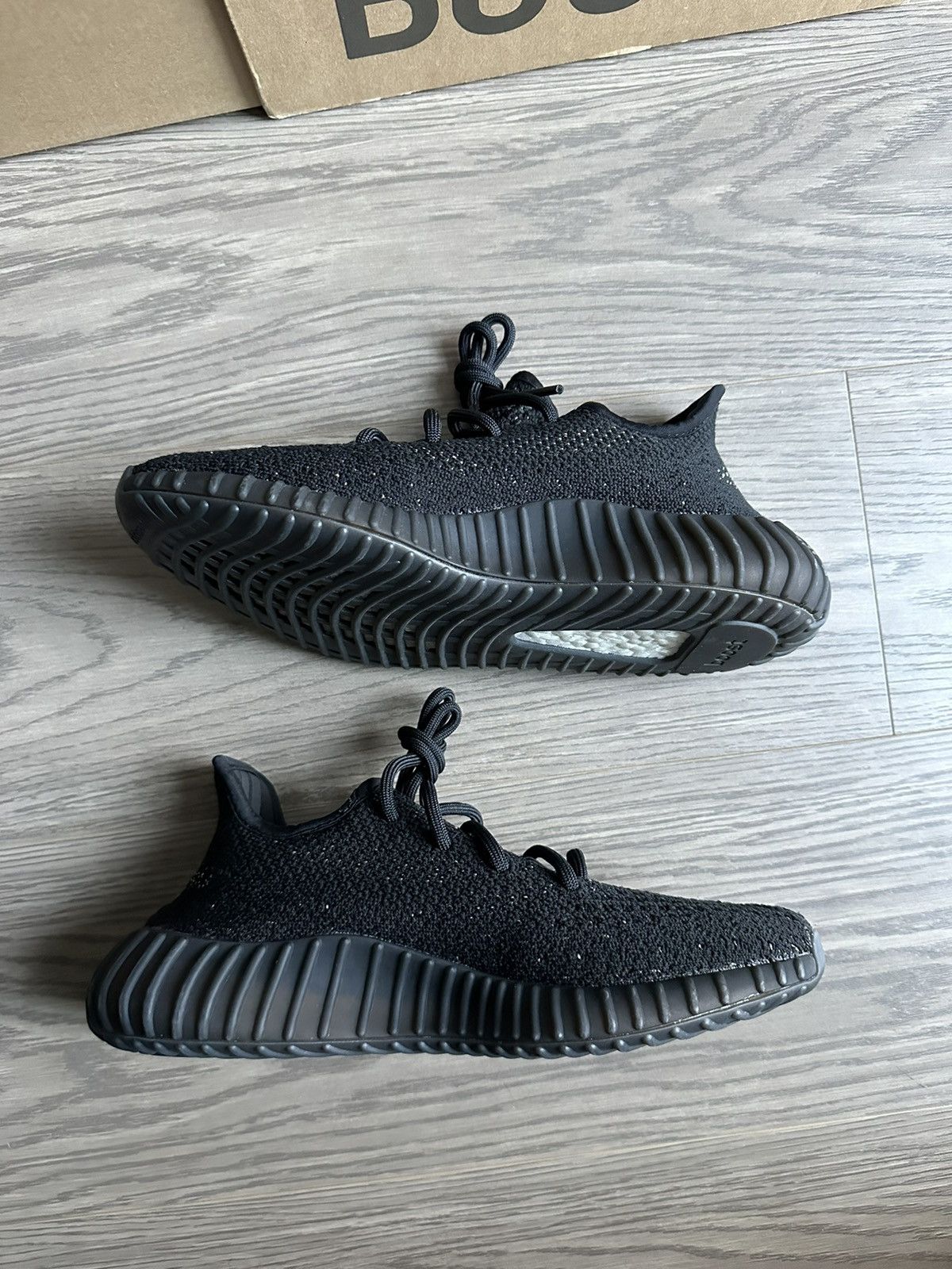 Adidas × Yeezy YEEZY BOOST 350 V2 CORE BLACK GREEN Size US 6 / EU 39 - 4 Thumbnail