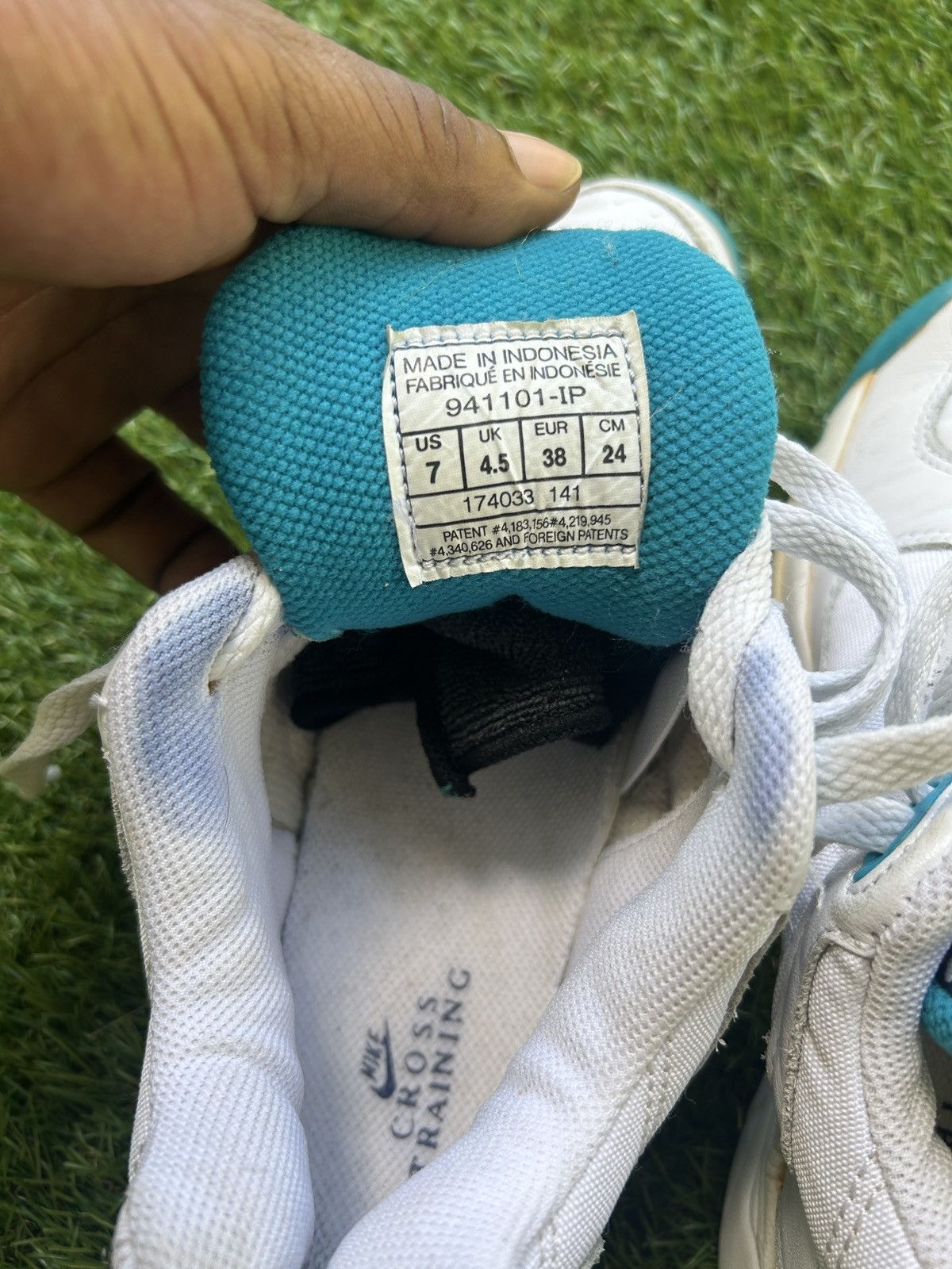 Nike Vintage 1994 Nike Air Cross Training White/Navy/Teal Size US 7 / EU 40 - 5 Thumbnail