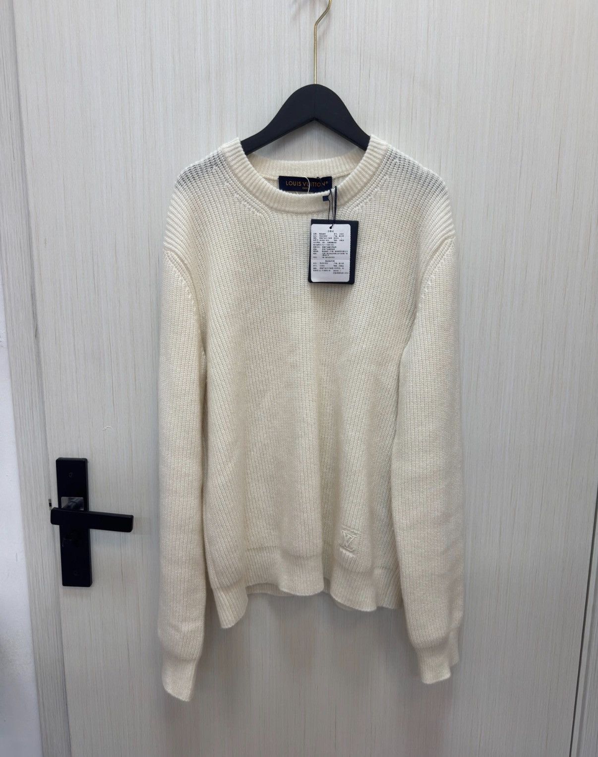 Louis Vuitton Louis Vuitton White Cashmere Sweater. Size US M / EU 48-50 / 2 - 1 Thumbnail