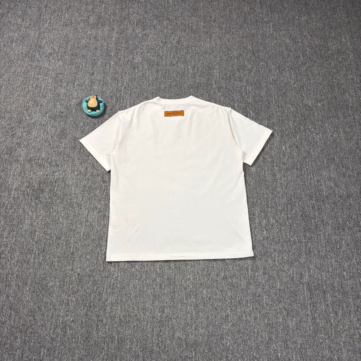 Louis Vuitton LV 25 white embossed logo short-sleeve T-shirt L Size US L / EU 52-54 / 3 - 2 Thumbnail