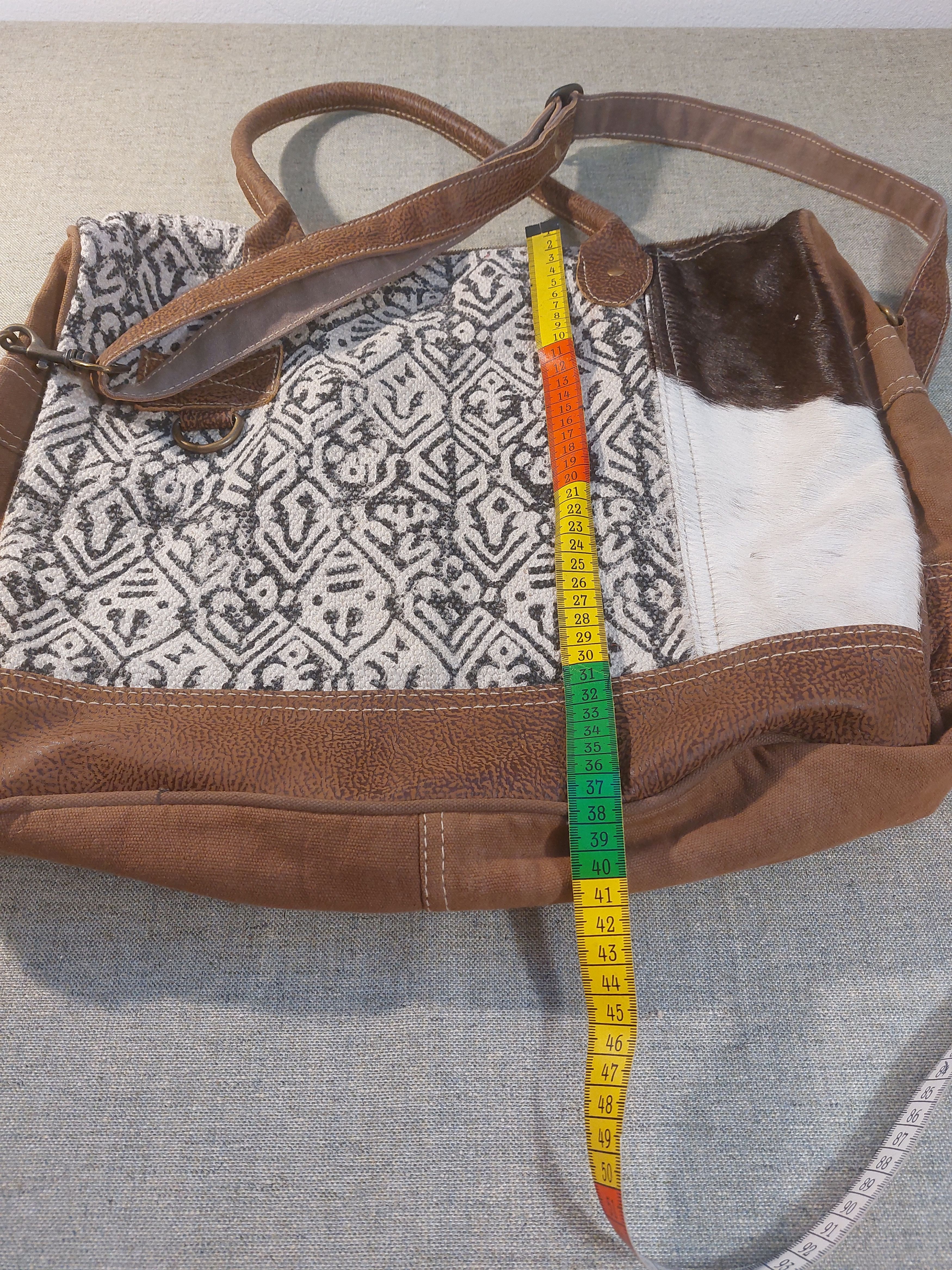 Vintage Vintage Cowhide Leather & Canvas Boho Western Travel Tote Size ONE SIZE - 6 Thumbnail