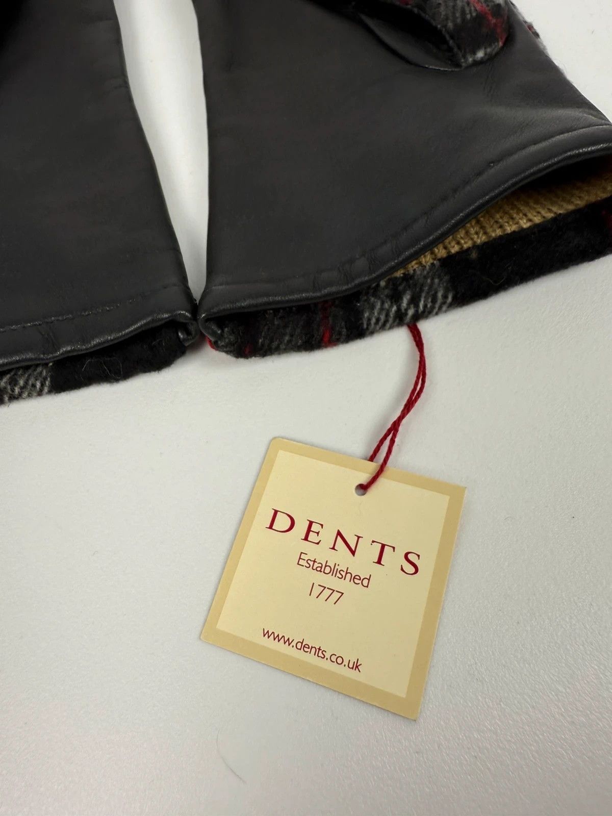 Dents Dents Plaid Gloves Womens size 7,5 Leather Size ONE SIZE - 4 Thumbnail
