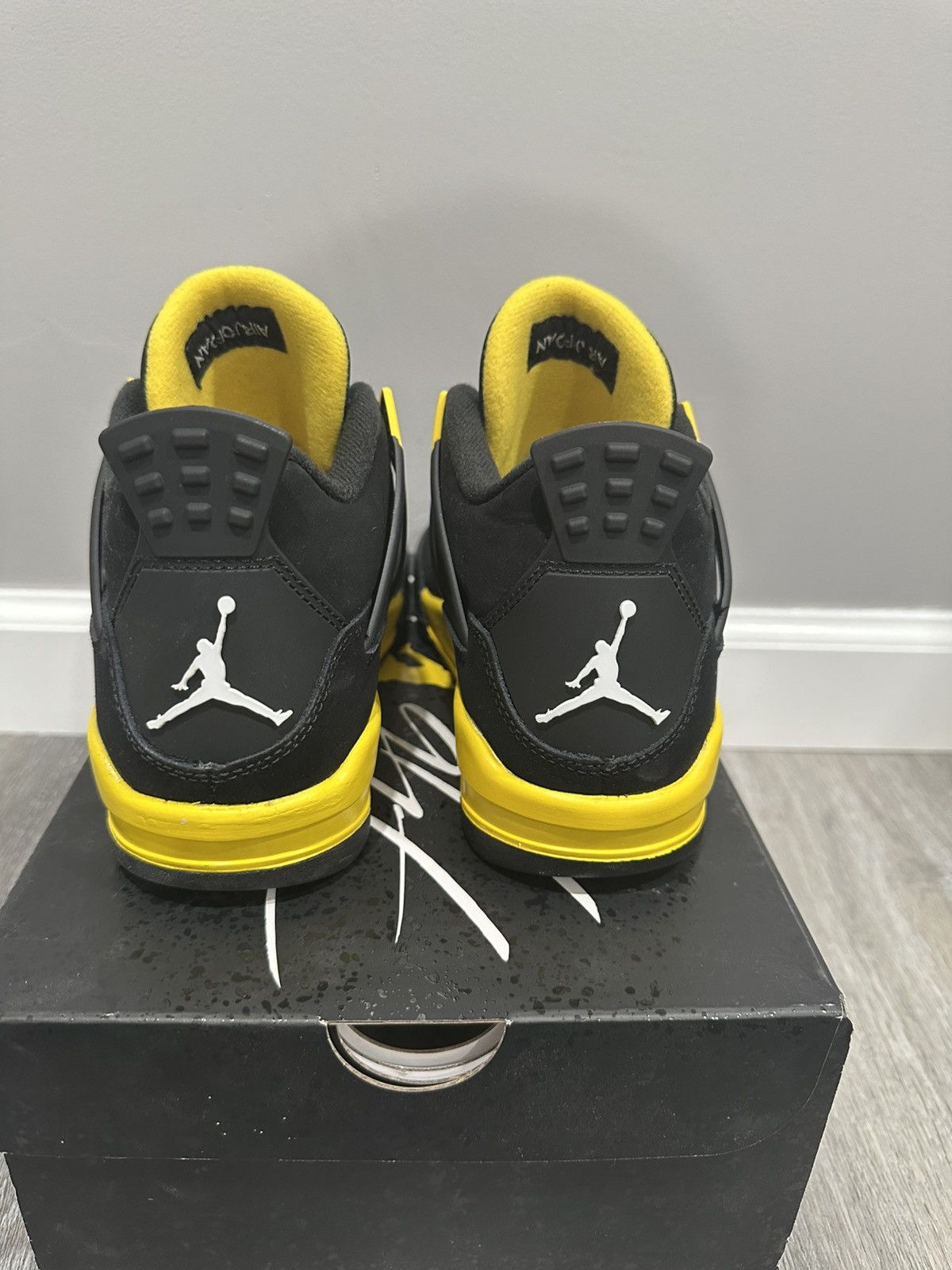 Jordan Brand Air Jordan 4 Retro GS ‘Thunder’ 2023 Size US 5 / IT 35 - 2 Thumbnail