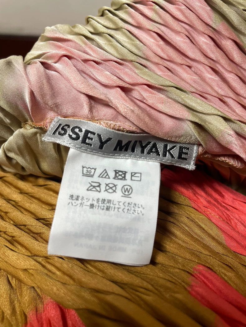 Issey Miyake Issey Miyake Brown fish-scale top Size M / US 6-8 / IT 42-44 - 3 Thumbnail