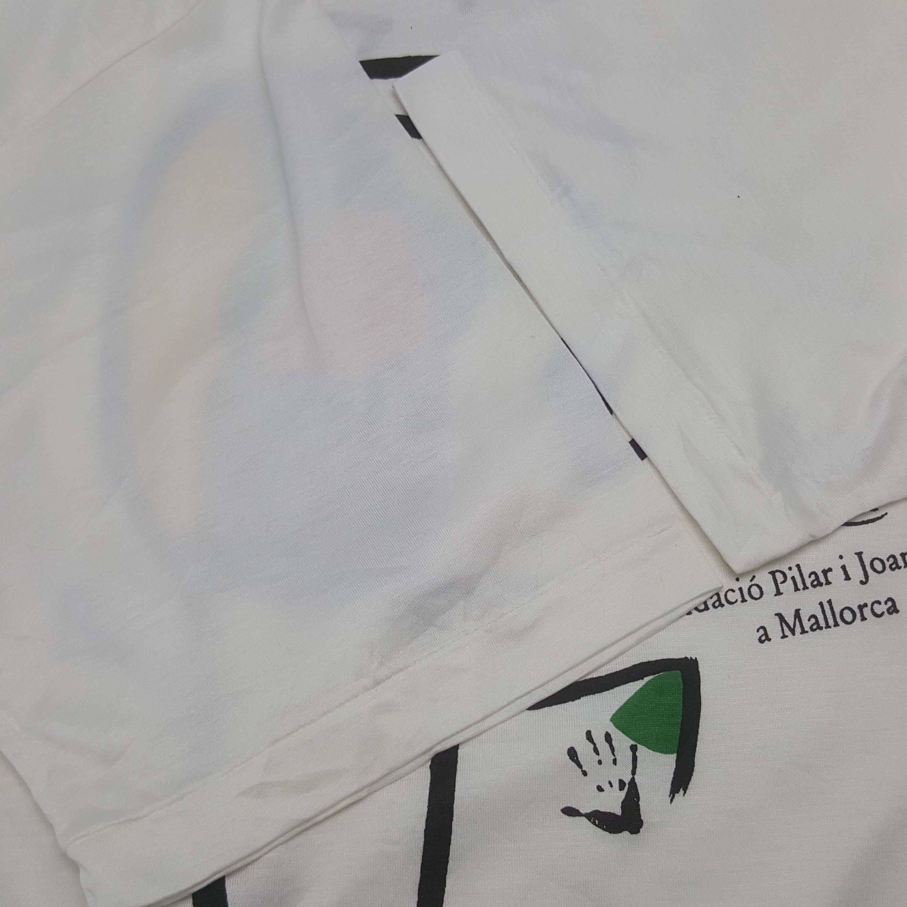 Other Vintage Fundacio Pilar Joan miro A Mallorca Tshirt Size US M / EU 48-50 / 2 - 6 Thumbnail