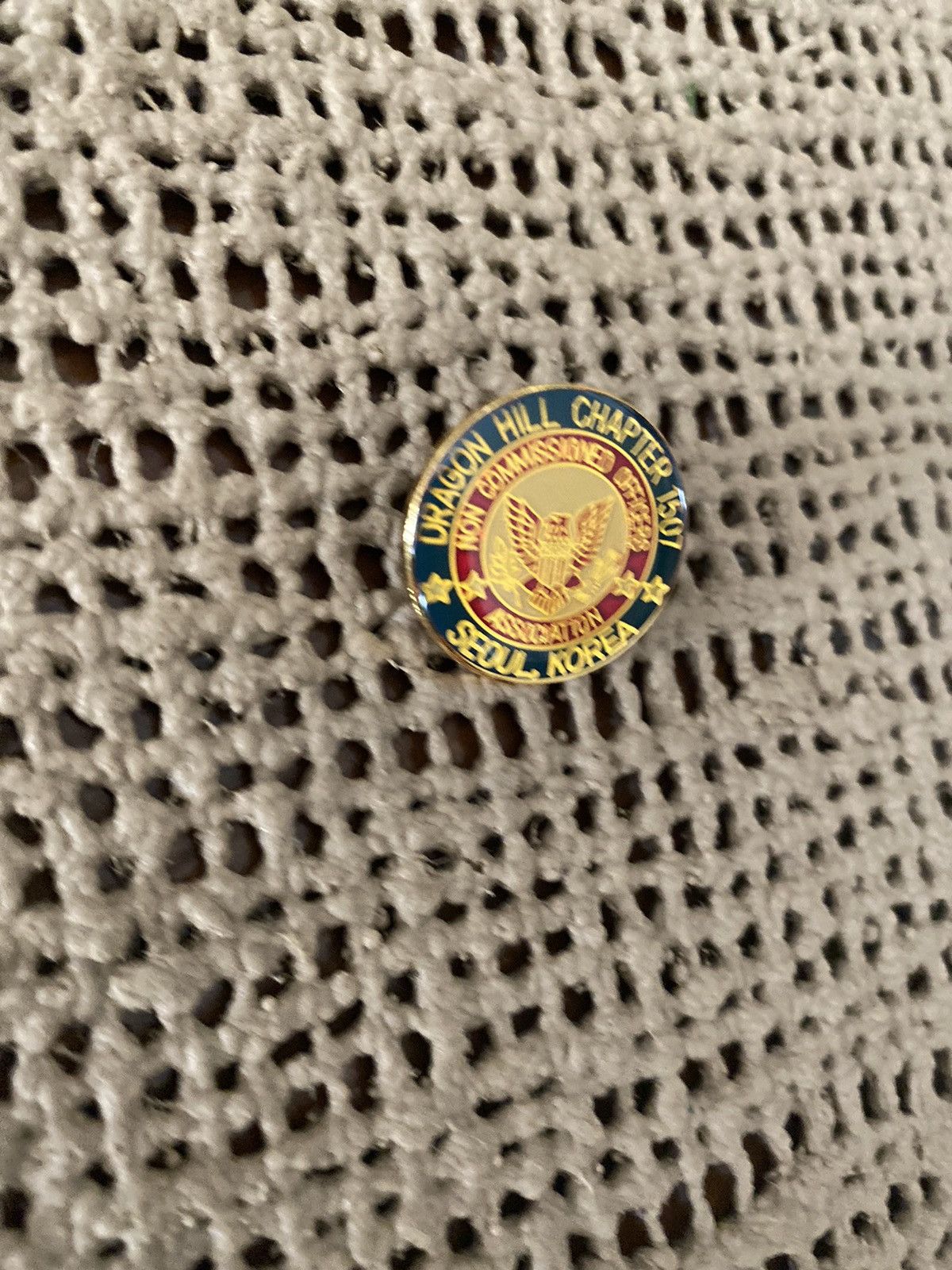 Other NCOA MILITARY DRAGON HILL CHAPTER 1507 SEOUL KOREA LAPEL PIN Size ONE SIZE - 4 Thumbnail
