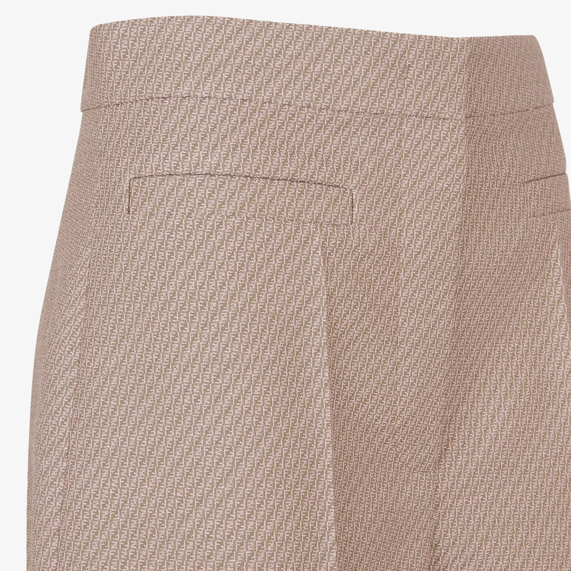 Fendi o1s1wg110326 Short in Brown Size 26" / US 2 / IT 38 - 3 Thumbnail