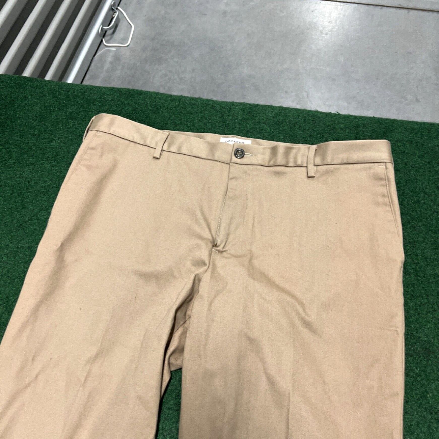 Dockers Dockers Mens Straight Fit Khaki Beige Pants Size 40x32 Size US 40 / EU 56 - 2 Thumbnail