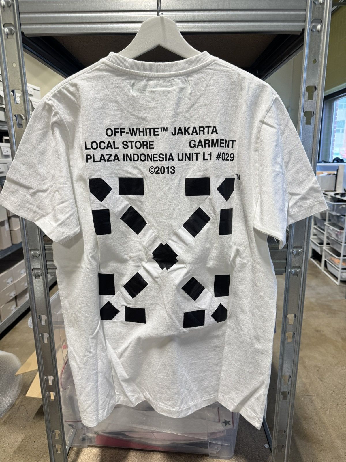 Off-White Off-White Arrow Jakarta Store Exclusive T-Shirt NEW 500$ Size US L / EU 52-54 / 3 - 1 Thumbnail