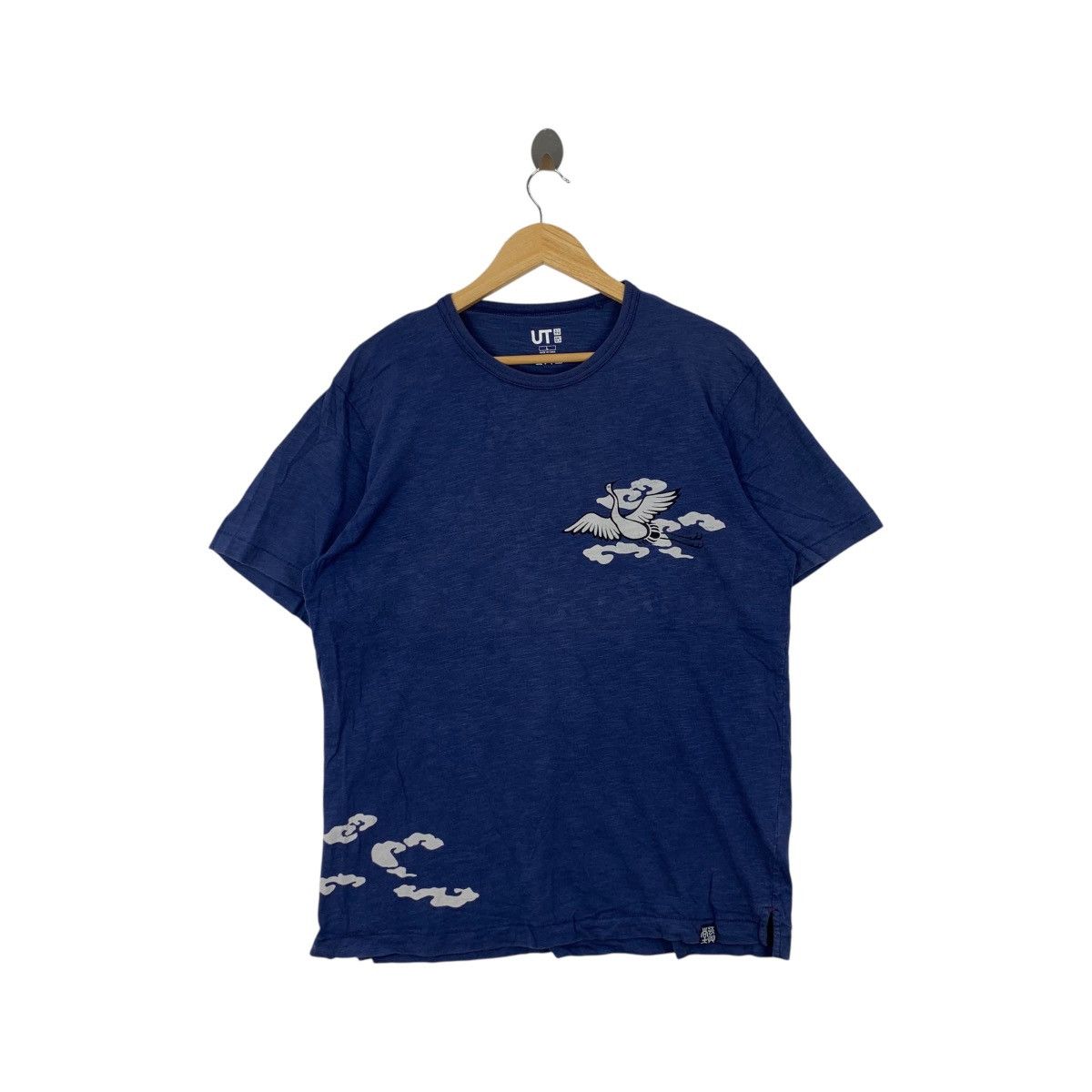Uniqlo UNIQLO x HOKUSAI BLUE Japan Traditional Heron Bird Tee Shirt Size L / US 10 / IT 46 - 1 Thumbnail