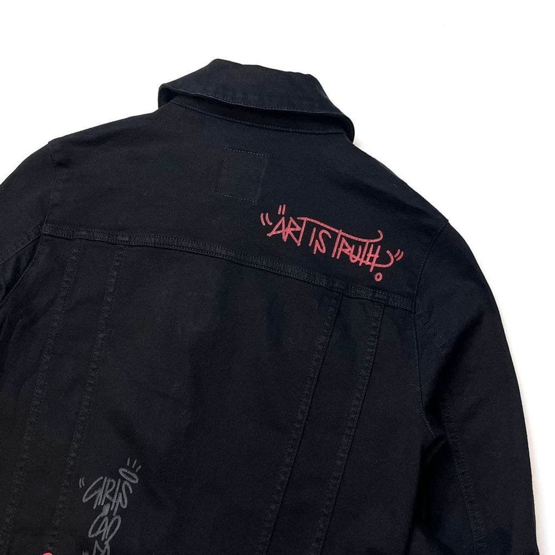 Zadig & Voltaire Zadig & Voltaire denim jacket with graffiti style graphics Size XS / US 0-2 / IT 36-38 - 14 Thumbnail