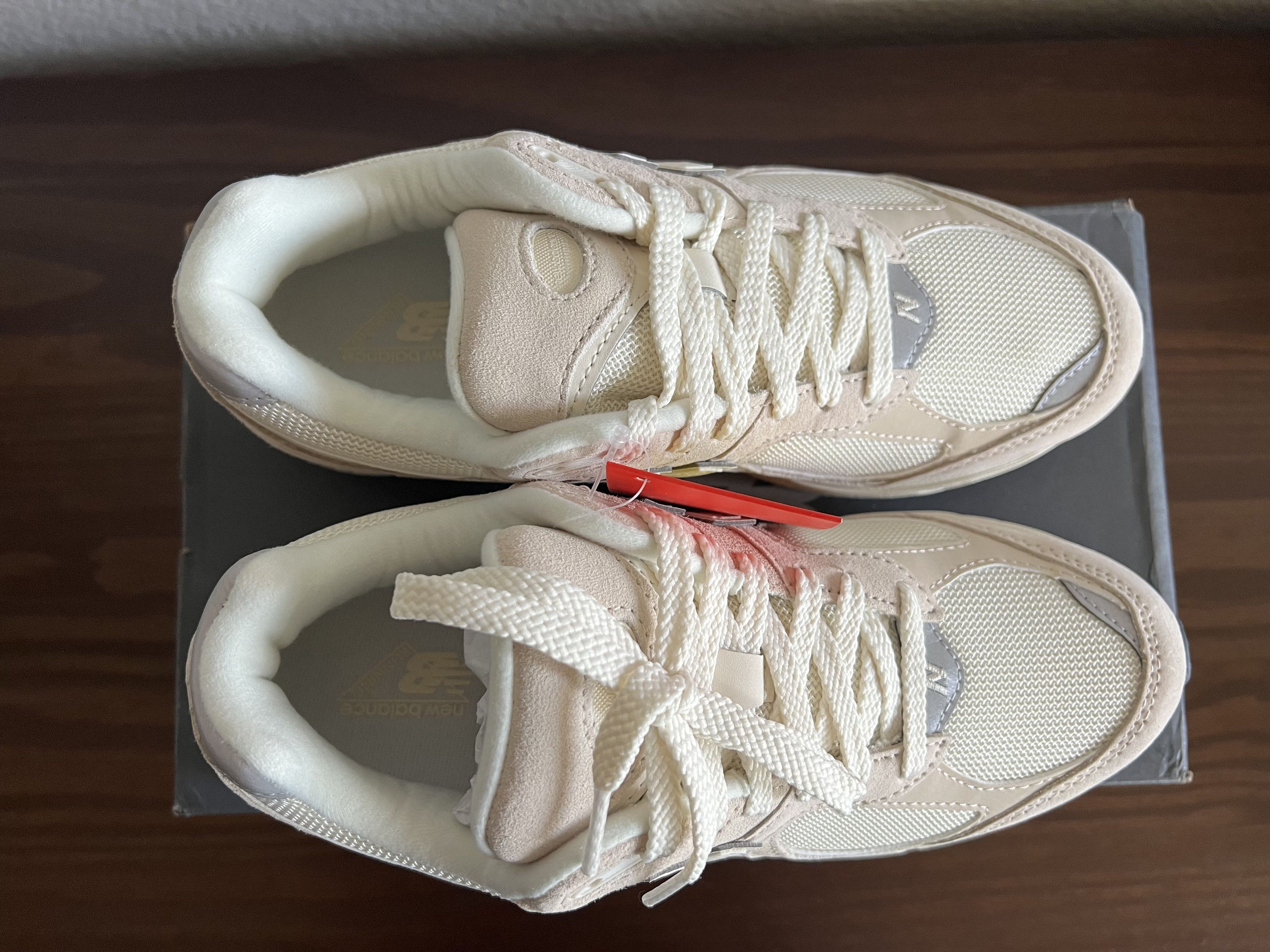 New Balance New Balance 2002R Cream Sneakers Size US 5 / EU 37 - 4 Thumbnail