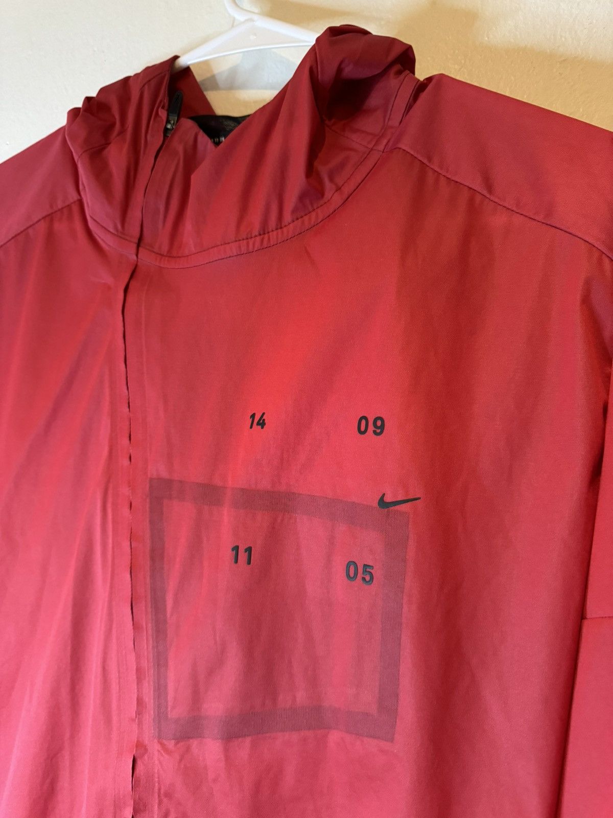 Nike Nike Men's Tech Pack Running Ultra Light Jacket Size L Red Size US L / EU 52-54 / 3 - 2 Thumbnail