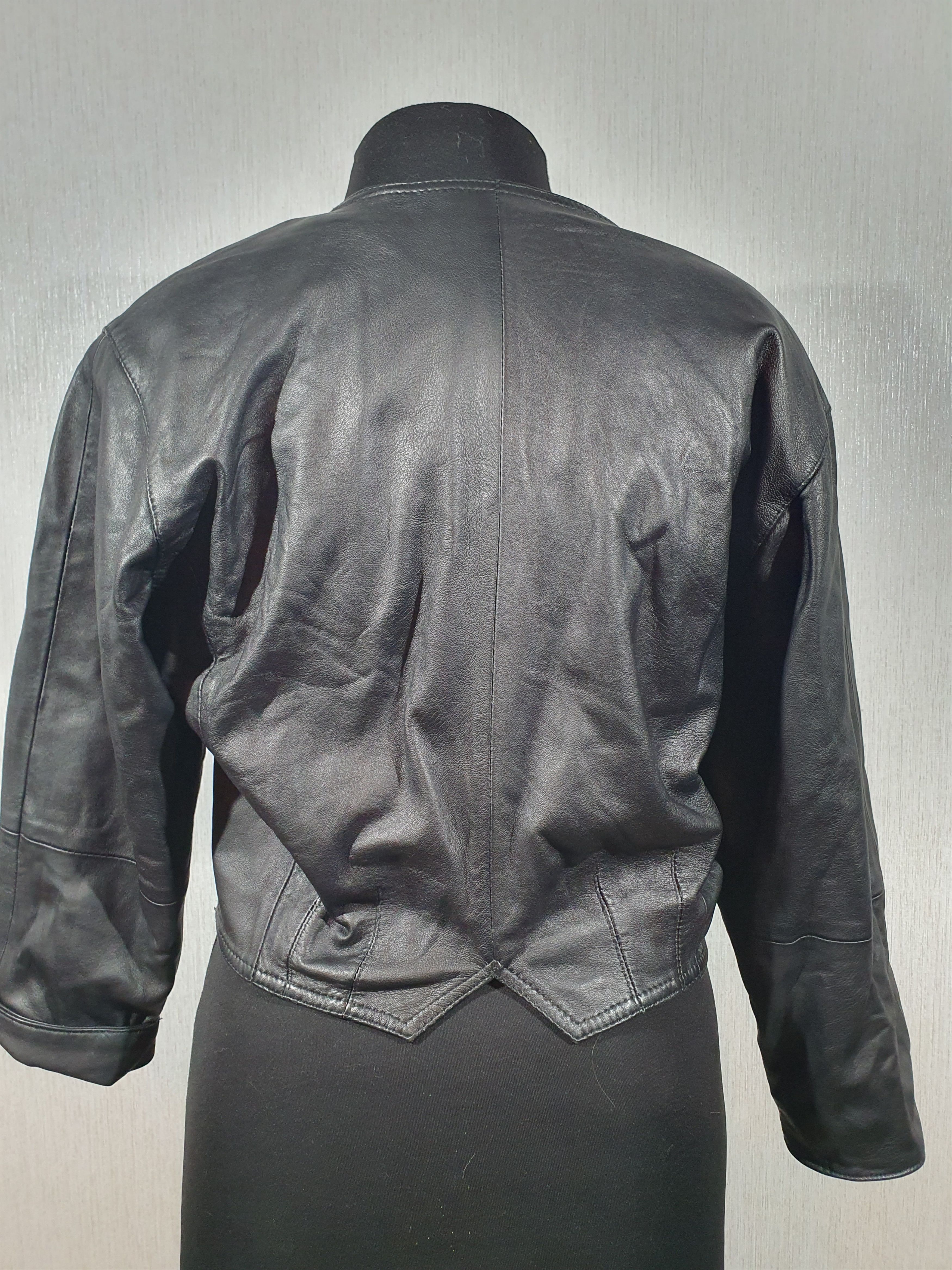 Genuine Leather Black short jacket made of genuine leather. Size L / US 10 / IT 46 - 4 Thumbnail