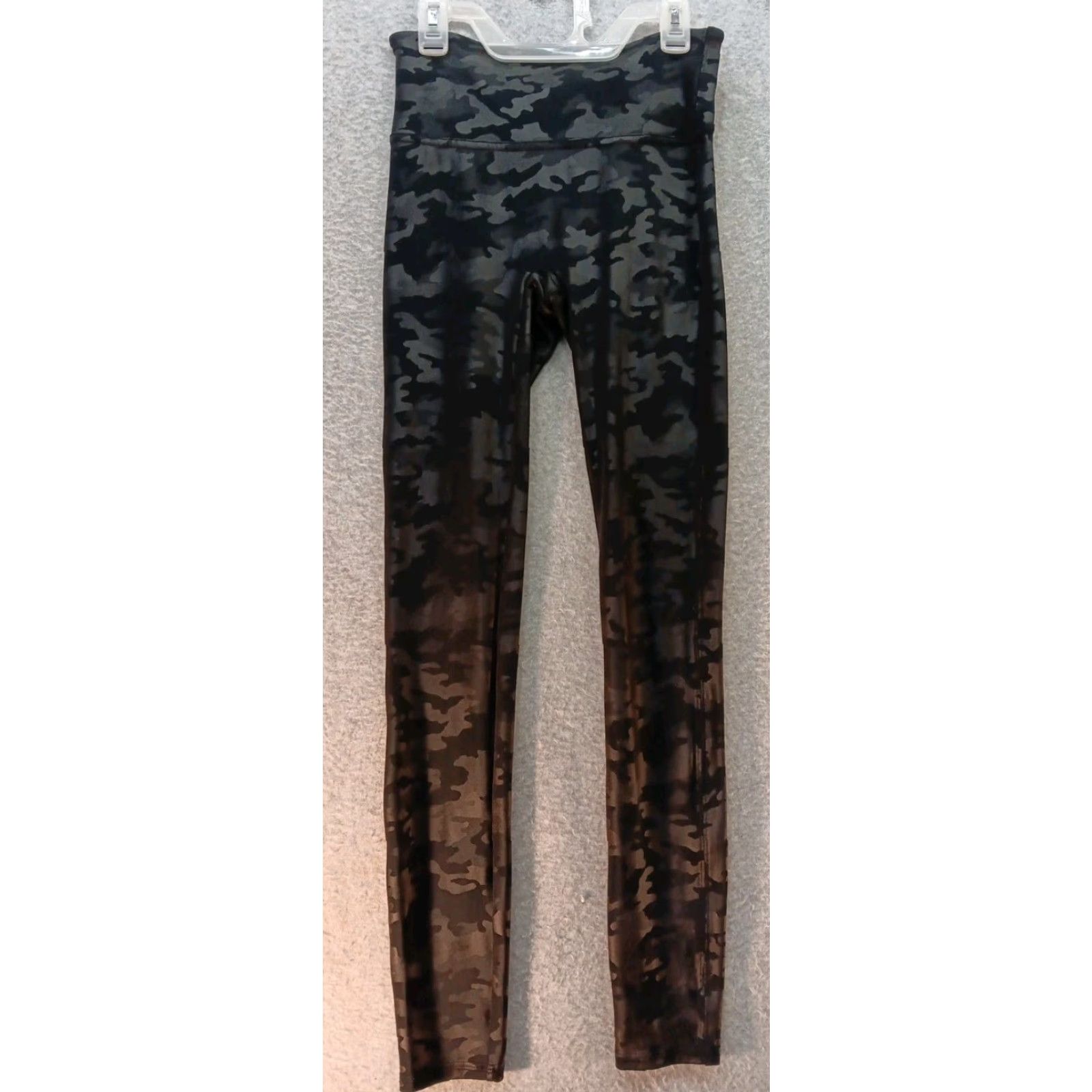 Spanx Spanx Women's Leggings Size S/P Black Camo Animal Print Shine - Petites, Ankle Length, Mid Rise, Machine Washable, Vietnam, Colorful, Women Size 28" / US 6 / IT 42 - 2 Thumbnail