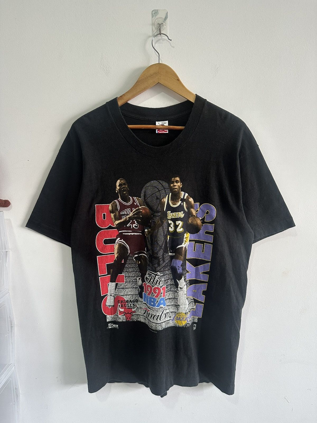 NBA Vintage 90’s NBA Finals Chicago Bulls Vs Lakers Rare USA Size US L / EU 52-54 / 3 - 3 Thumbnail