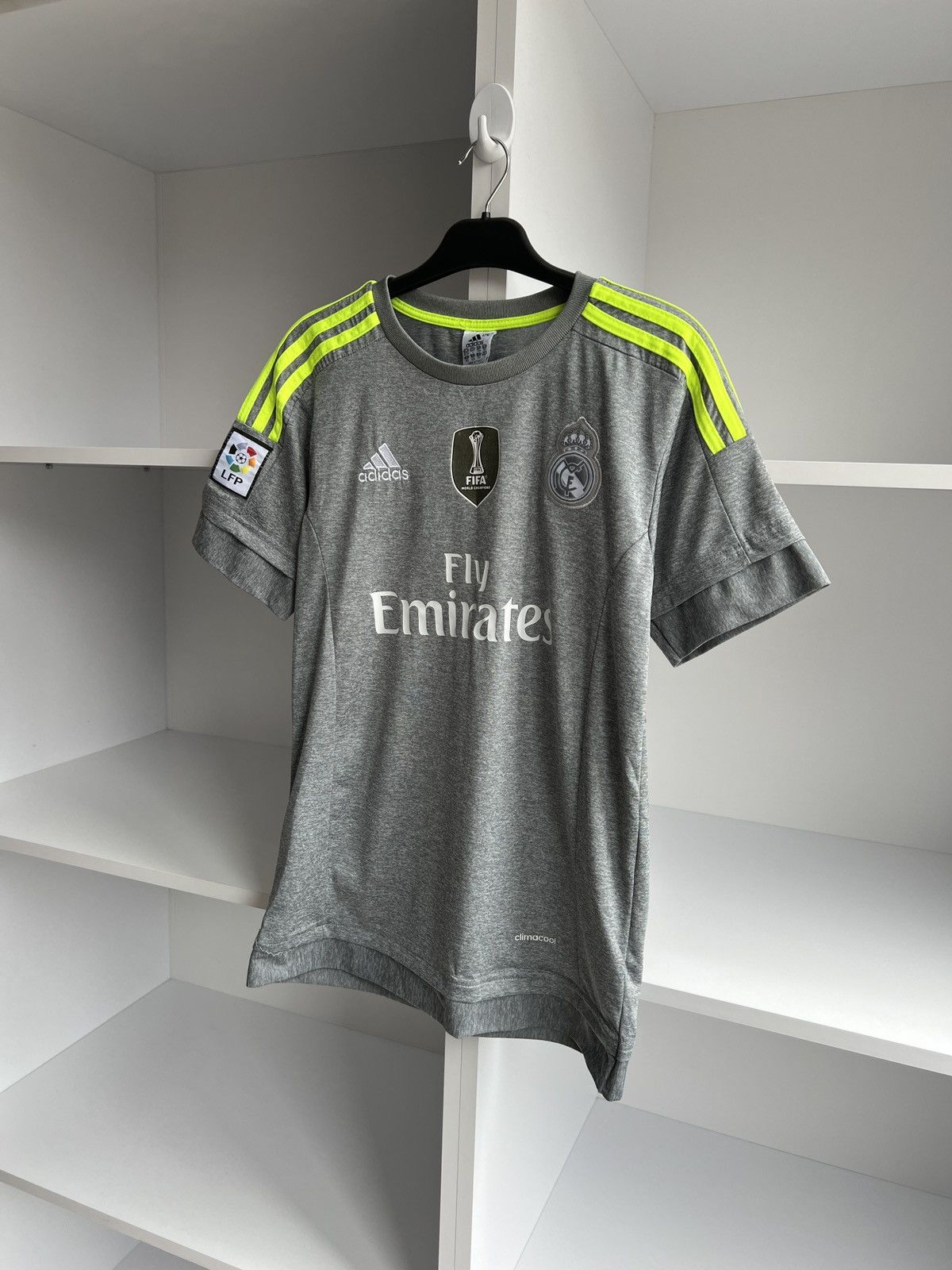 Vintage Cristiano Ronaldo Jersey 2015 Gray Real Madrid Size US S / EU 44-46 / 1 - 6 Thumbnail