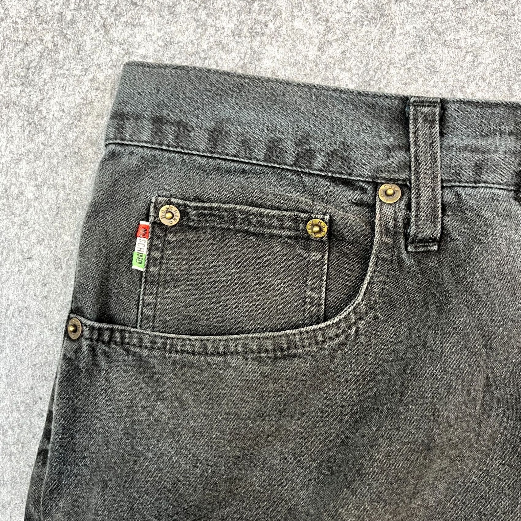 Moschino VINTAGE Moschino Jeans Regular Tapered 32 32 Black Italy Made Denim 5-Pocket Mens Accessories Logo Pocket Pattern No Pattern Size US 32 / EU 48 - 7 Thumbnail