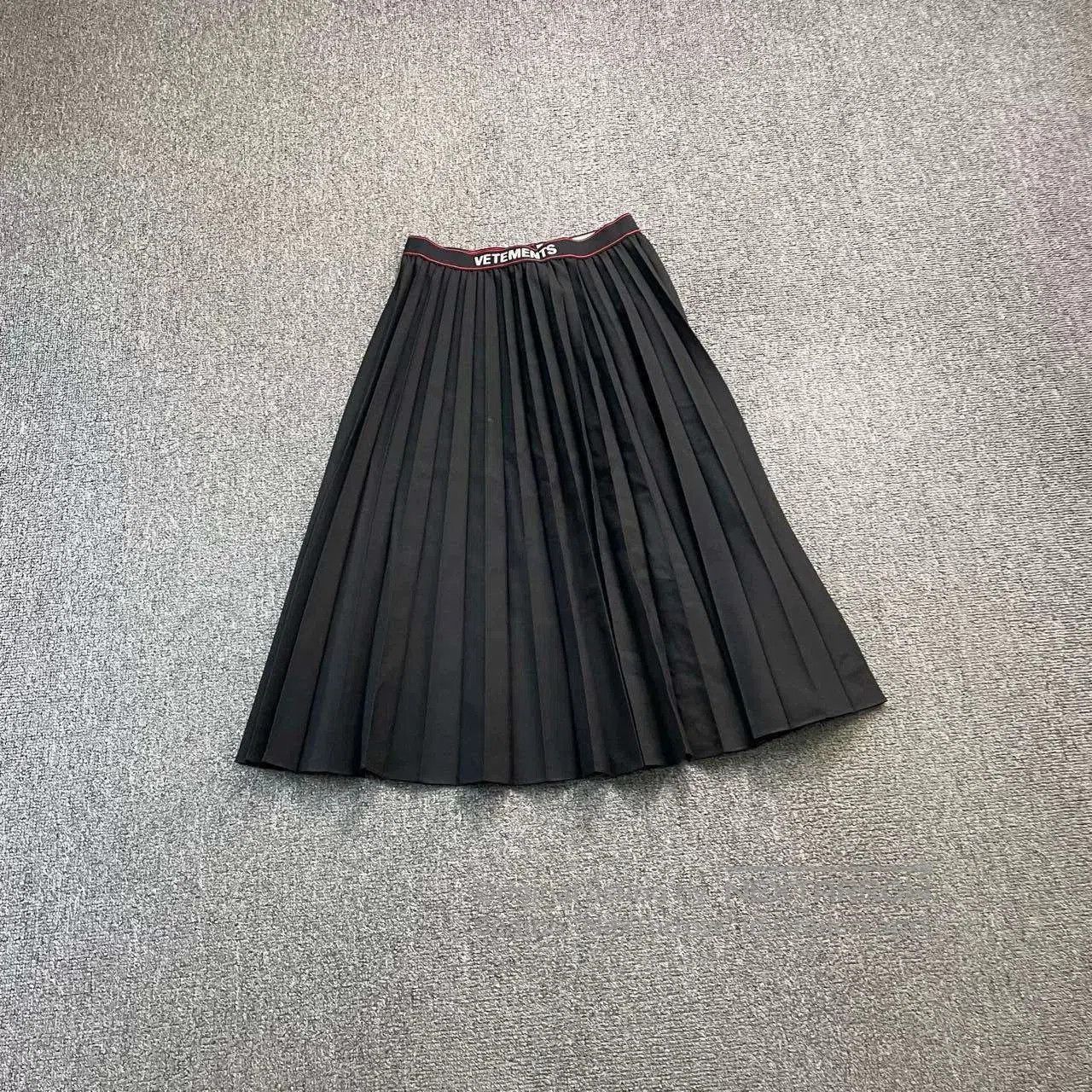 Vetements pleated skirt by vetements in black. Size 23" - 2 Thumbnail